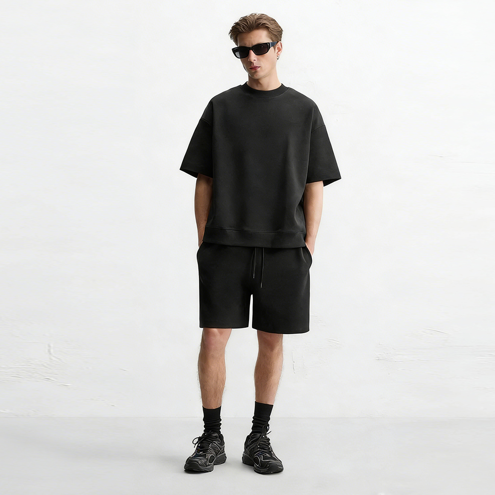 Minimalist Oversized Black T-Shirt – Streetwear Essential