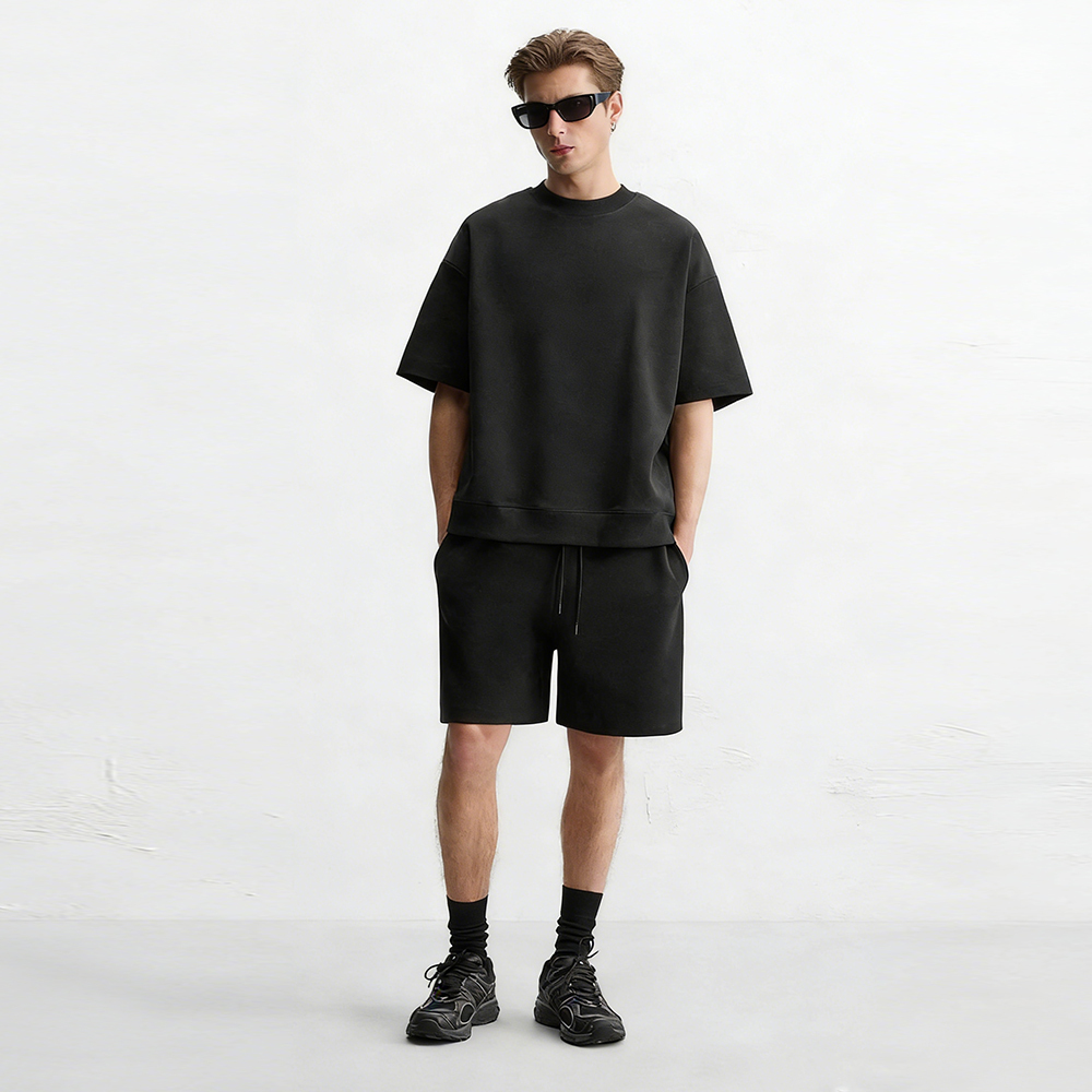 Minimalist Oversized Black T-Shirt – Streetwear Essential