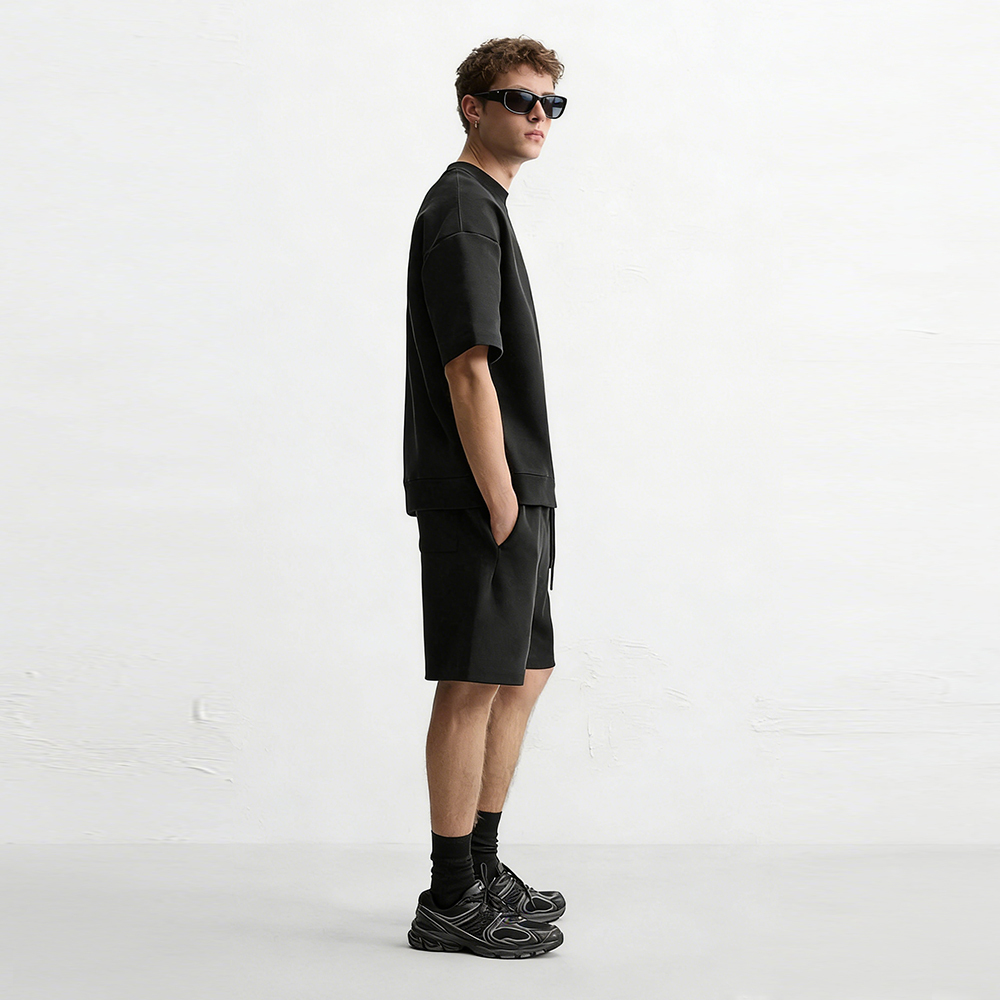Minimalist Oversized Black T-Shirt – Streetwear Essential