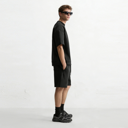 Minimalist Oversized Black T-Shirt – Streetwear Essential