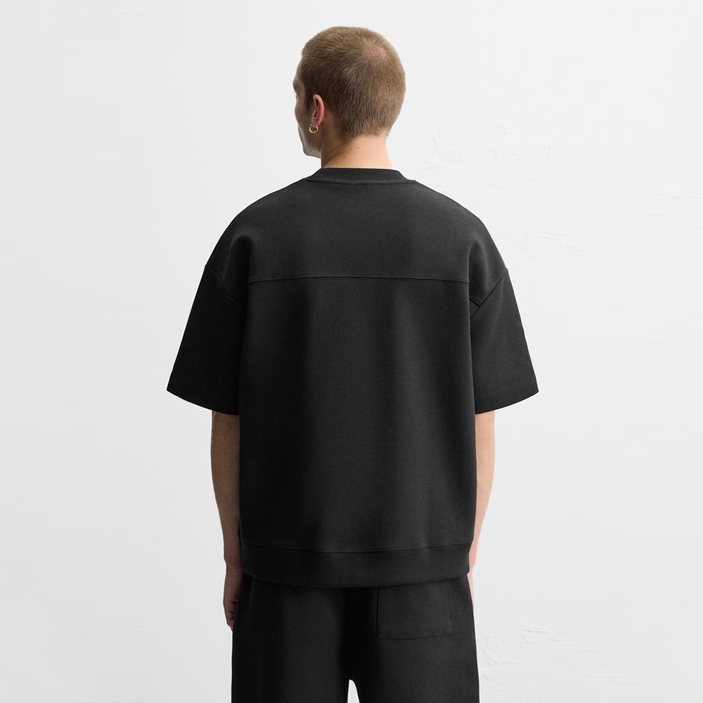 Minimalist Oversized Black T-Shirt – Streetwear Essential