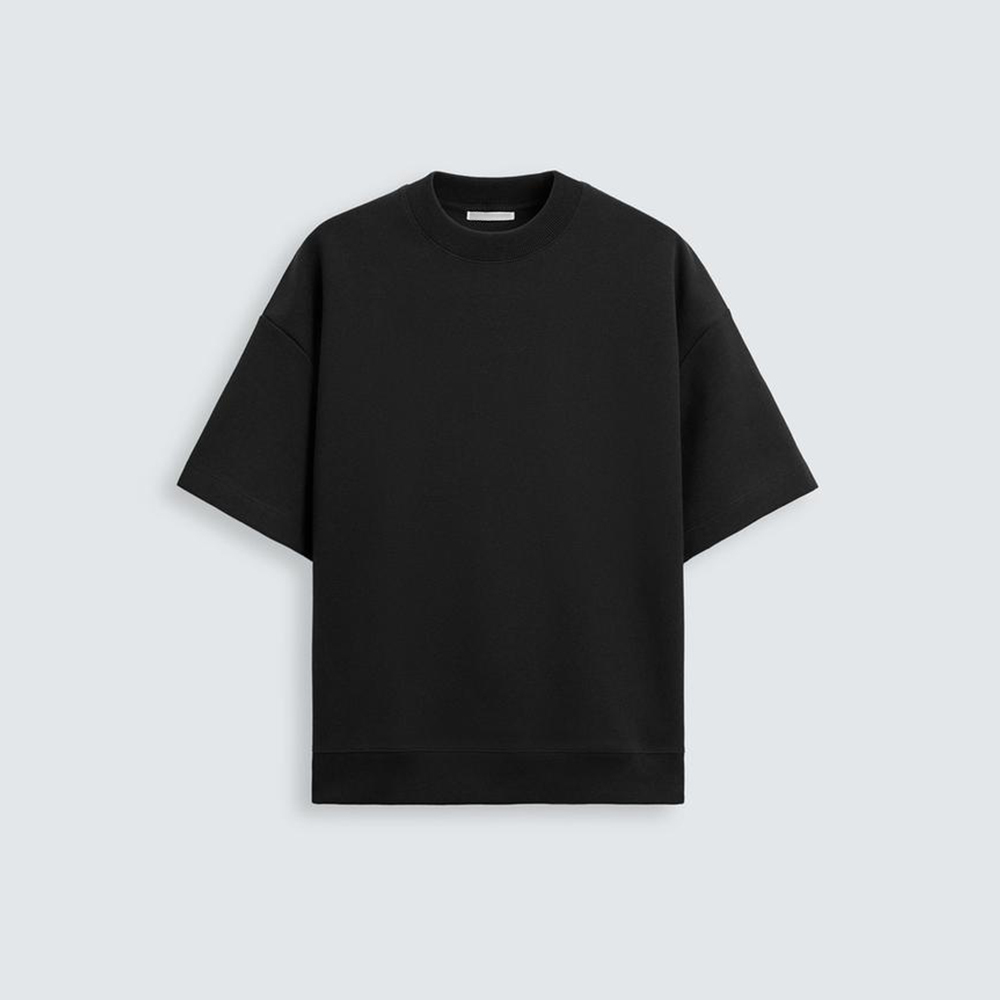 Minimalist Oversized Black T-Shirt – Streetwear Essential