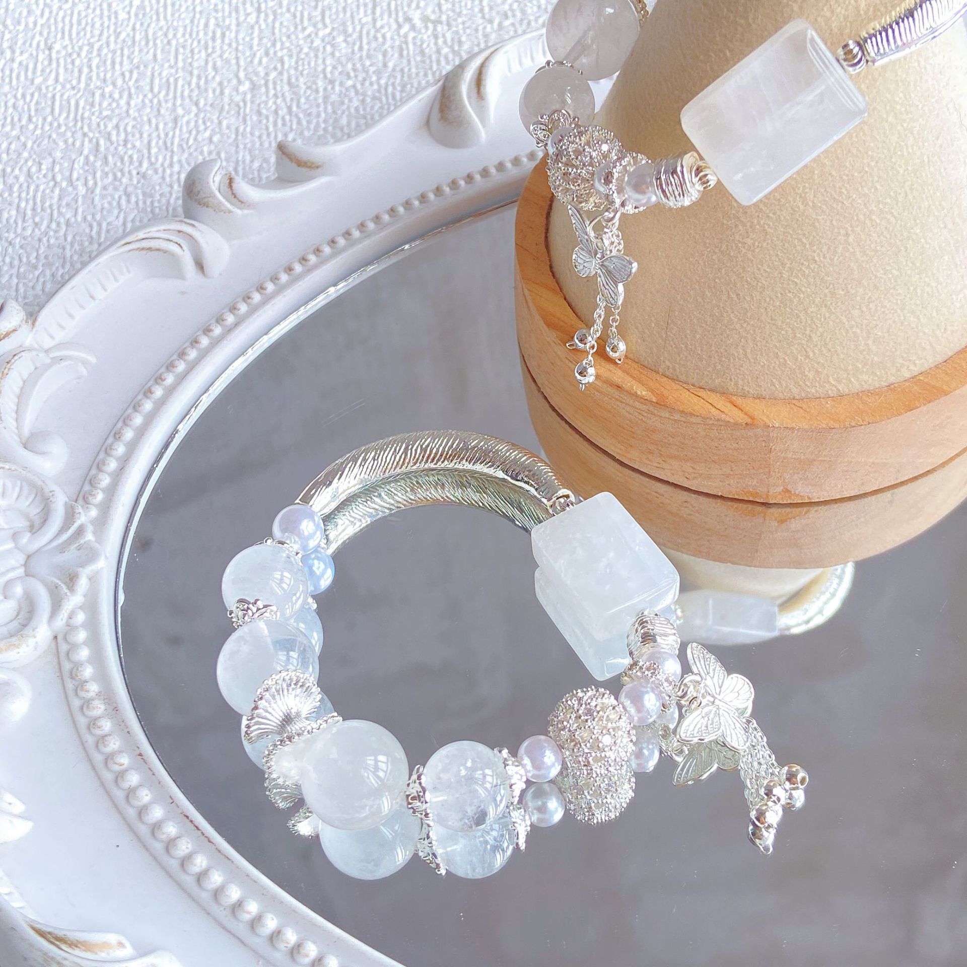 Natural white crystal white ghost no event card wedding dress white half bracelet