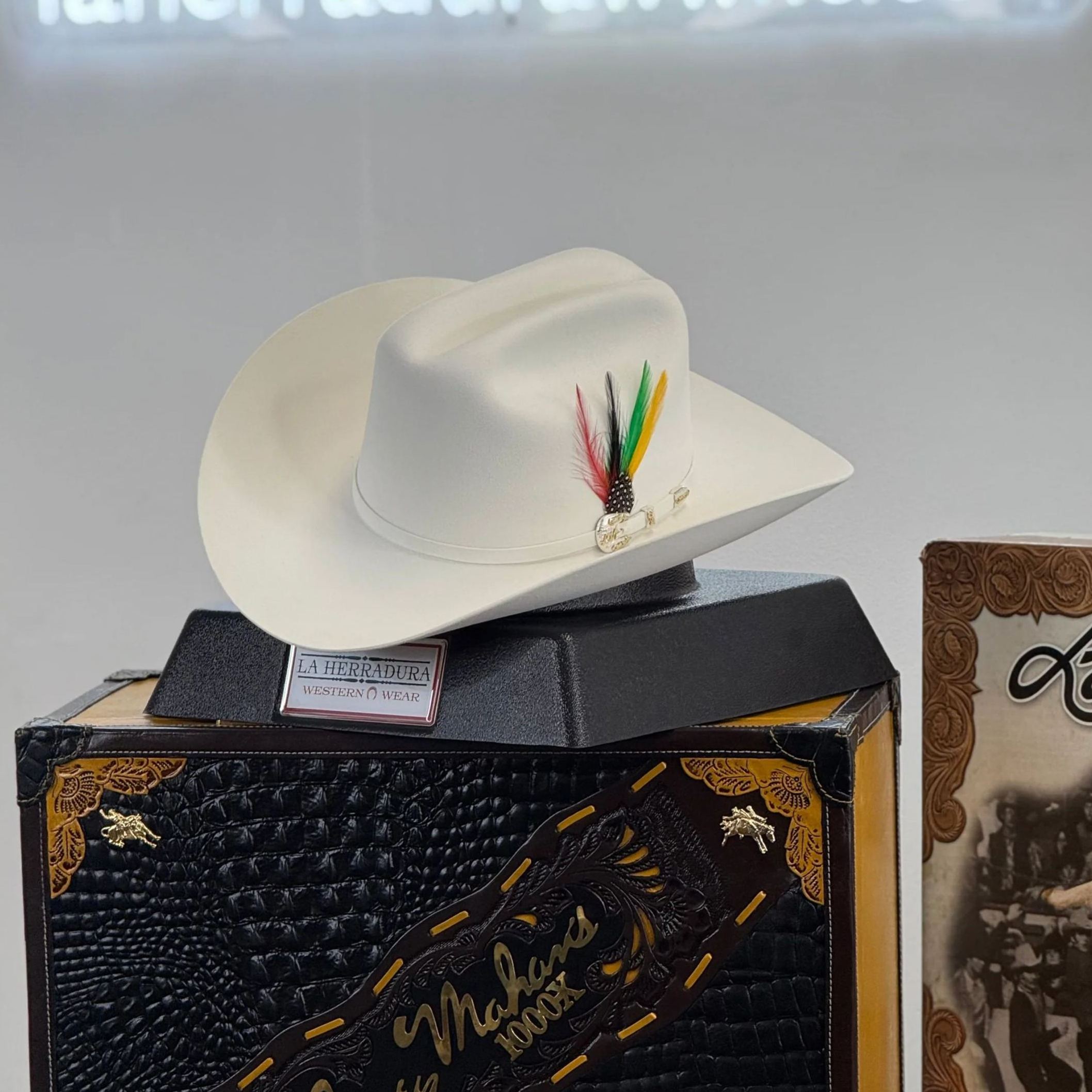 LARRY MAHAN´S 1000X WHITE IMPERIAL LUXURIOS