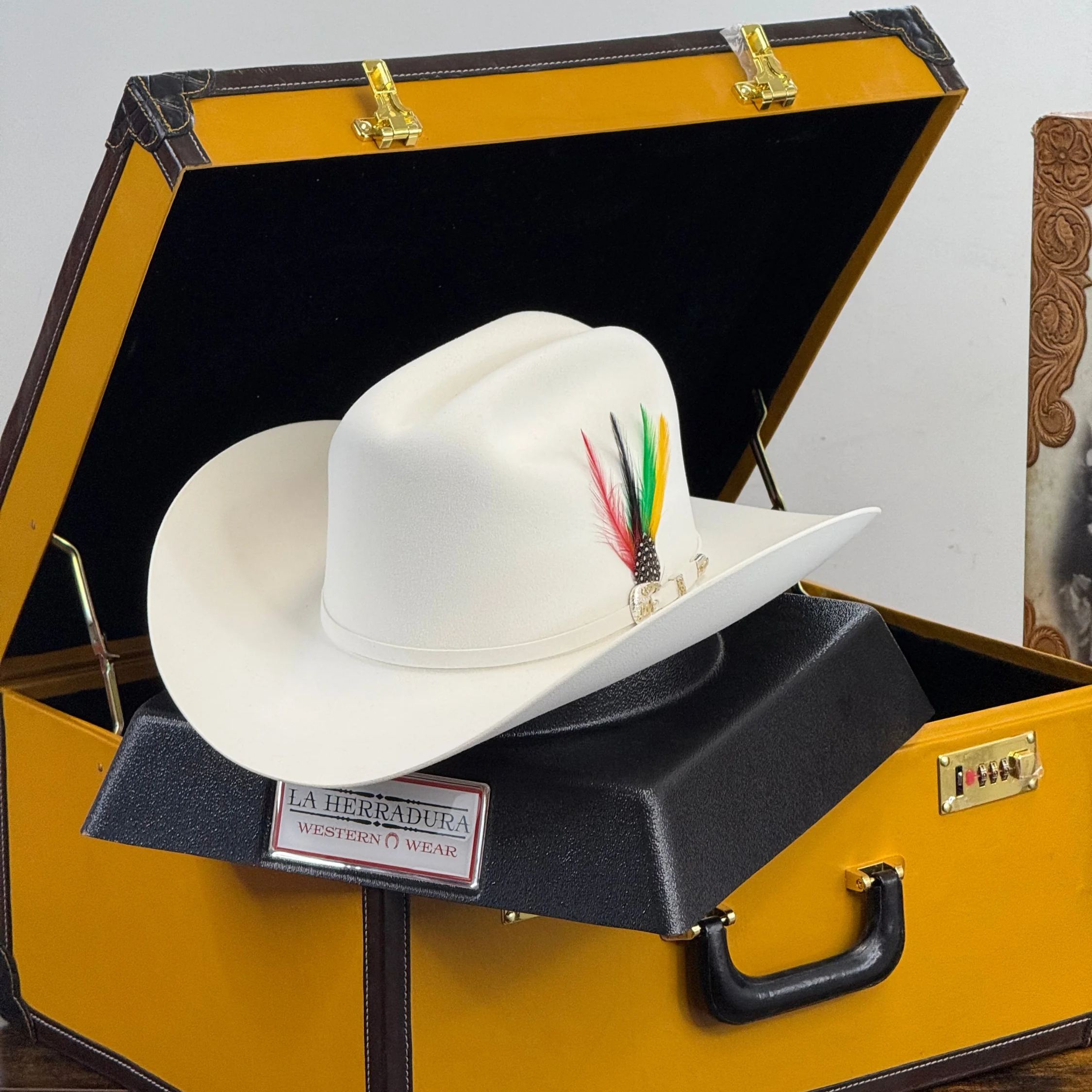 LARRY MAHAN´S 1000X WHITE IMPERIAL LUXURIOS