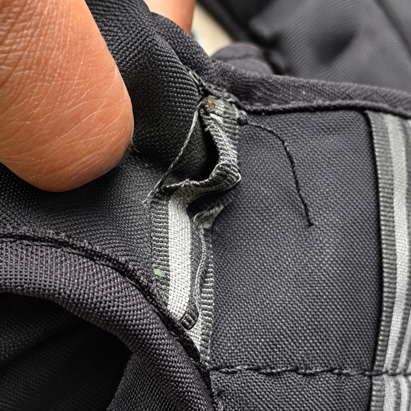 Ordinary vest rough stitching