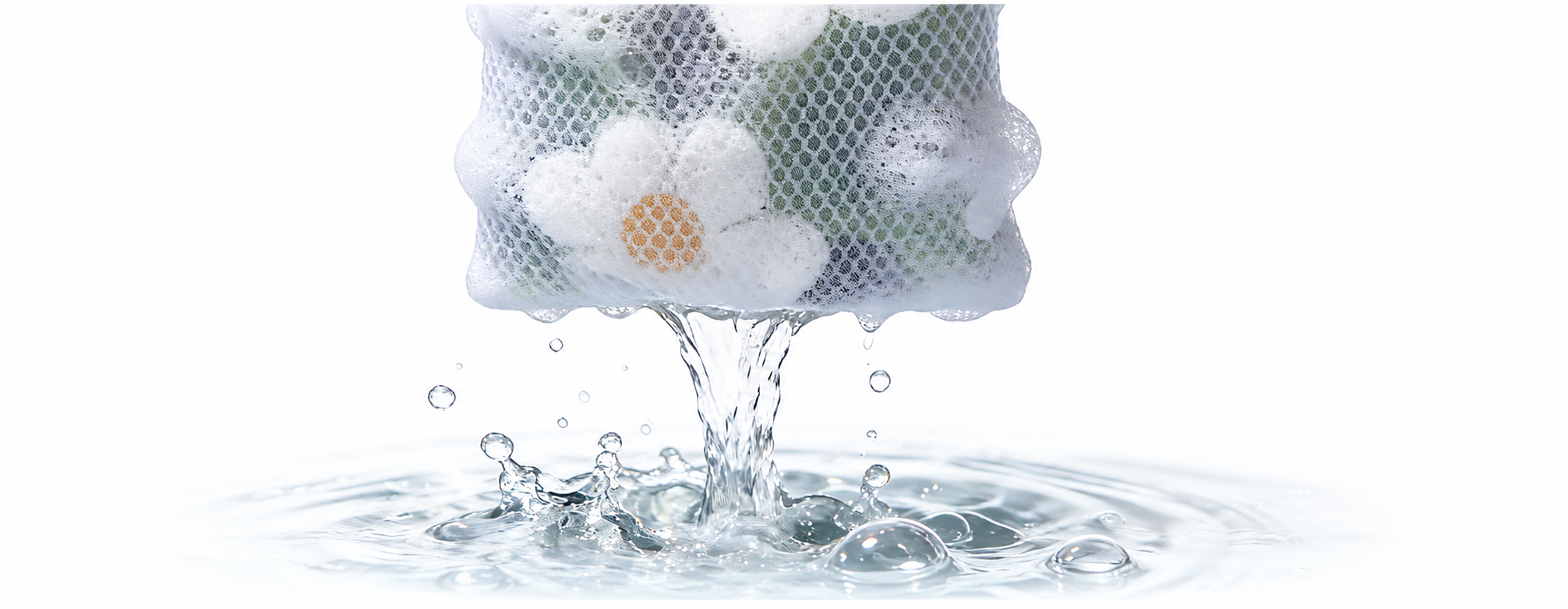 BAGAIL mesh laundry bag with water flowing through the fine mesh into a splash