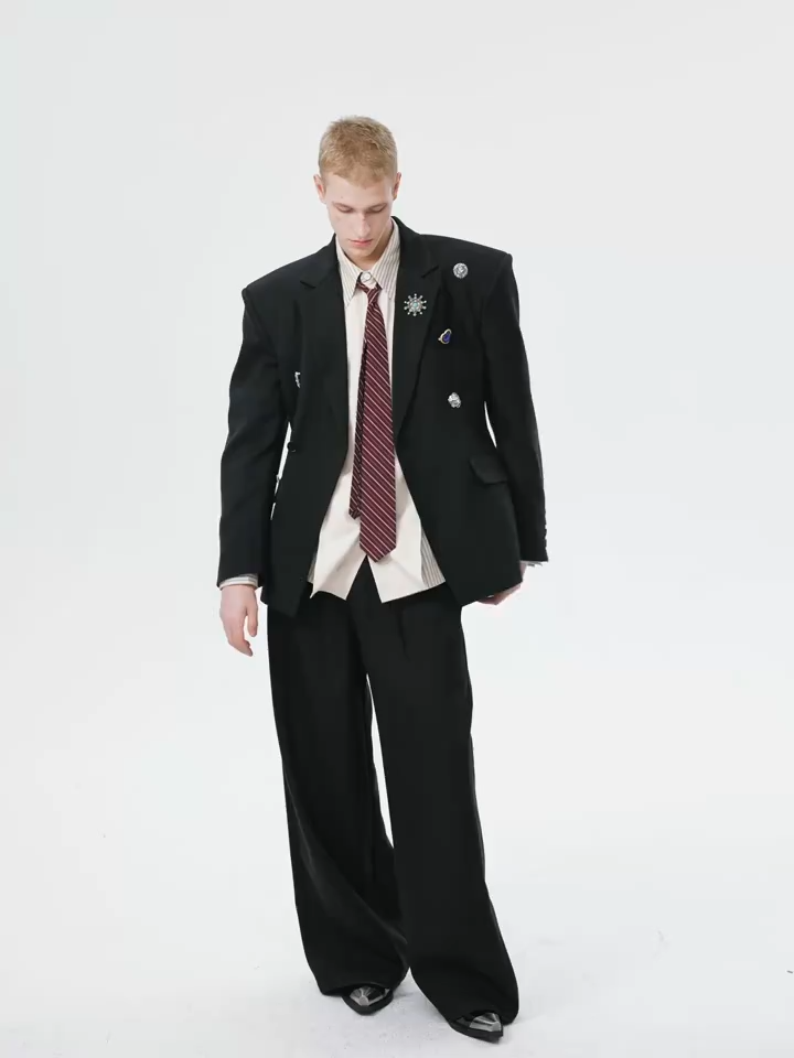 SCULPTED BROOCH-EMBELLISHED SUIT SET-BLACK