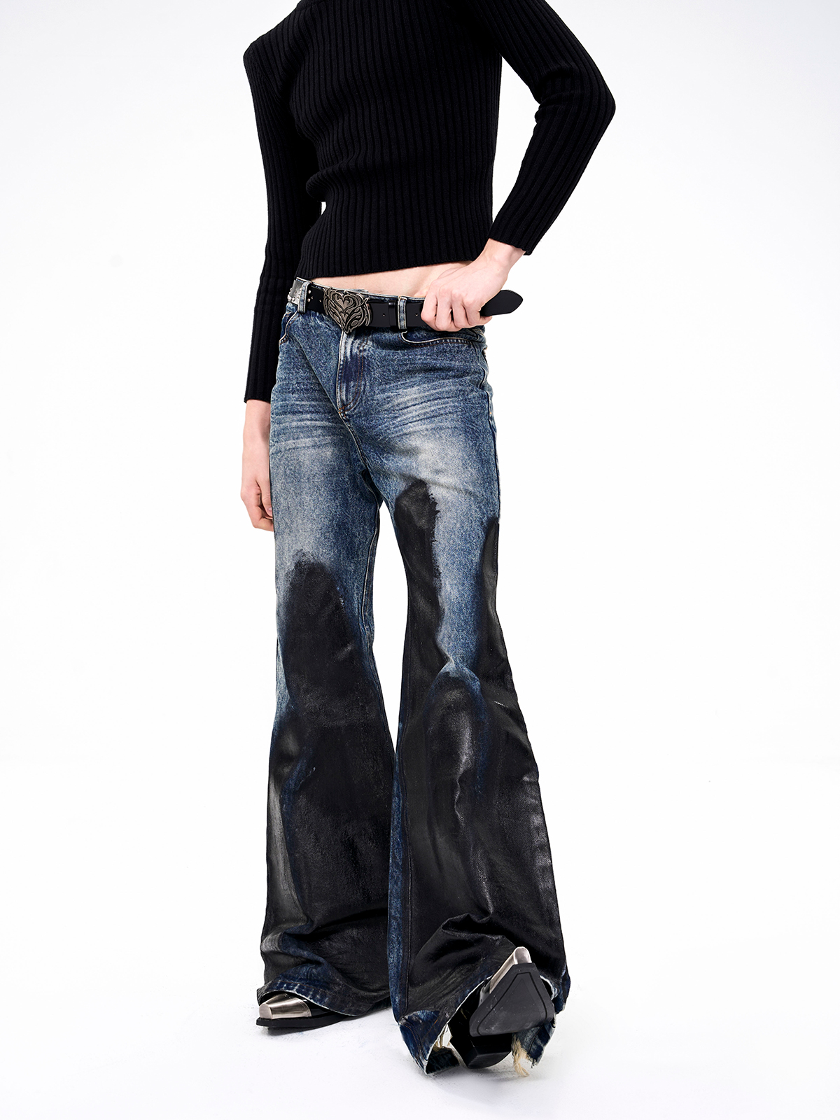 COATED GRADIENT FLARE JEANS-START EXCEED END