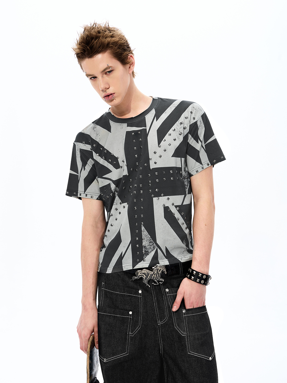 STUDDED DISTRESSED UNION JACK TEE