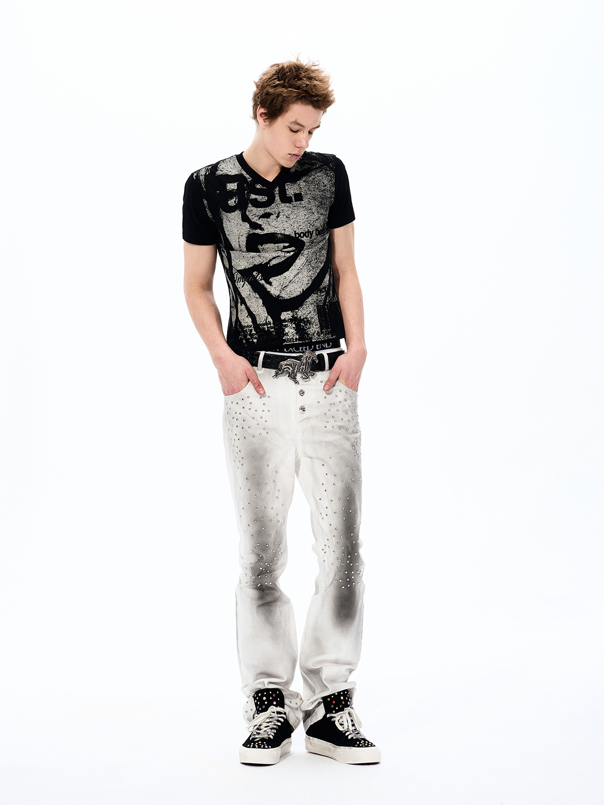 SUBVERSIVE PORTRAIT GRAPHIC V-NECK TEE