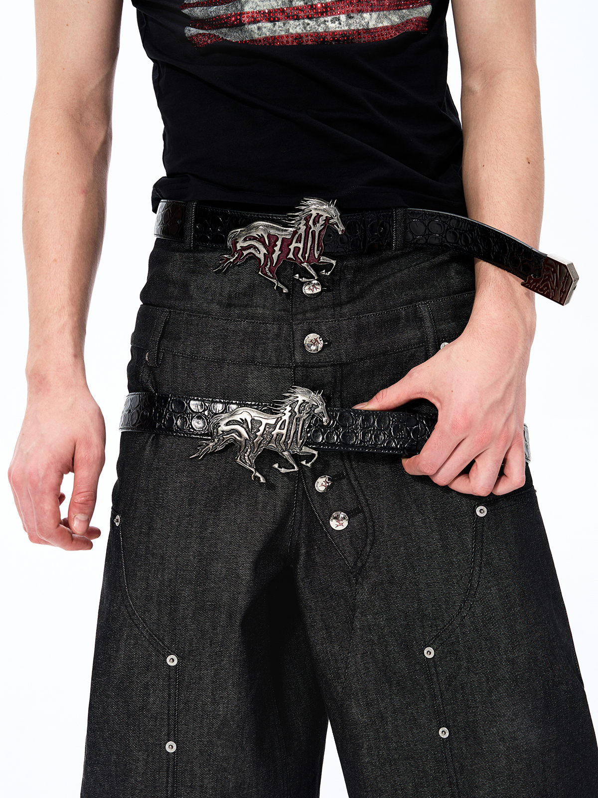 OVERSIZED WARHORSE BUCKLE CROC-EMBOSSED LEATHER BELT-ANTIQUE SILVER