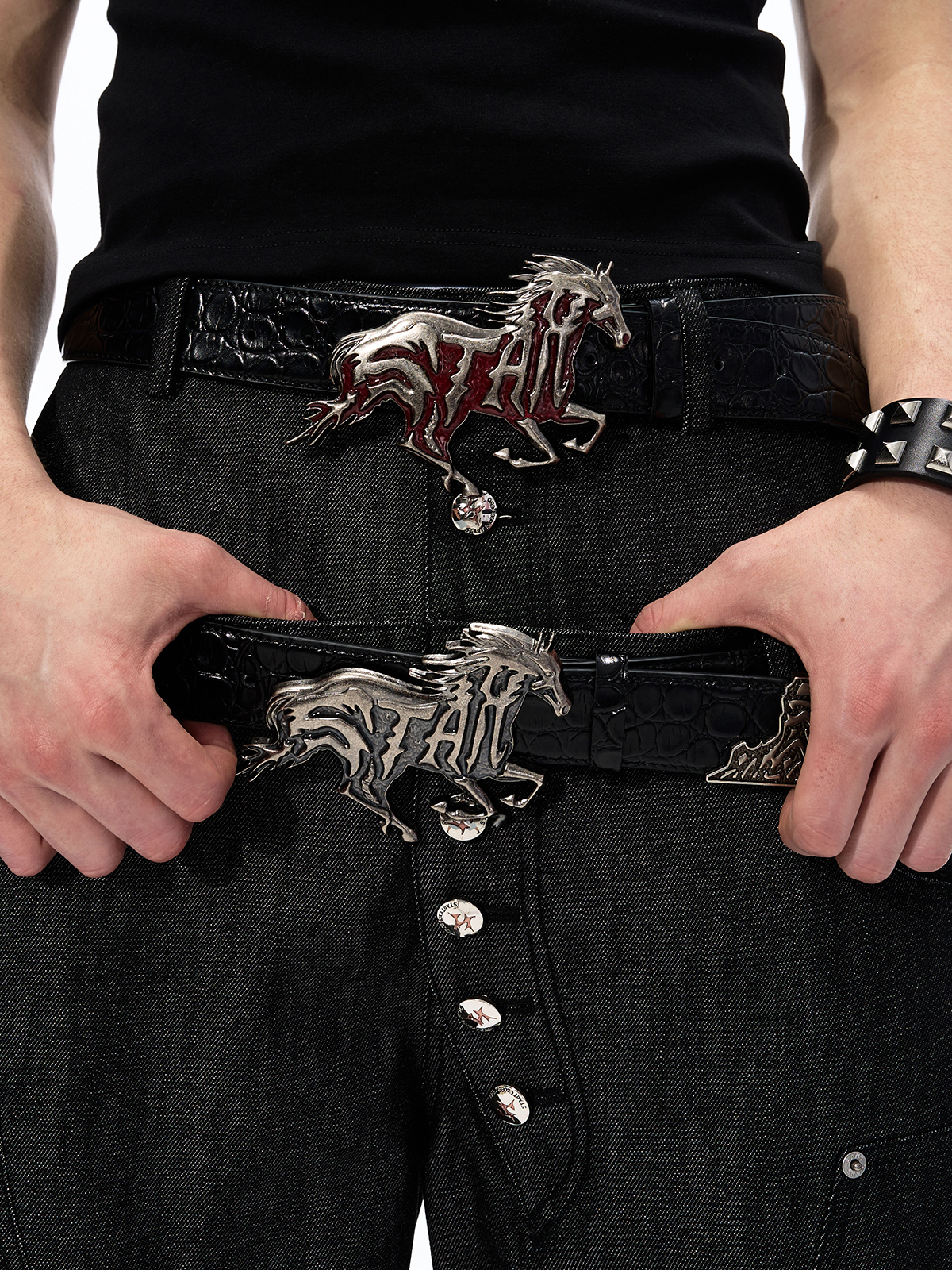 OVERSIZED WARHORSE BUCKLE CROC-EMBOSSED LEATHER BELT-ANTIQUE SILVER