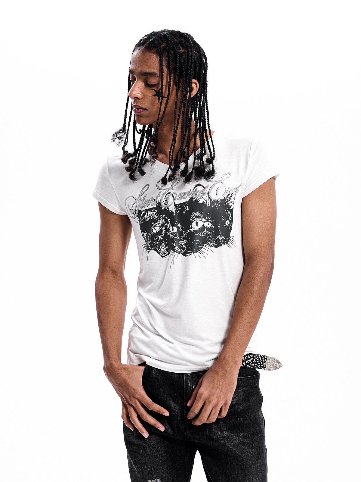 WHITE PANTHER SCRIPT V-NECK TEE