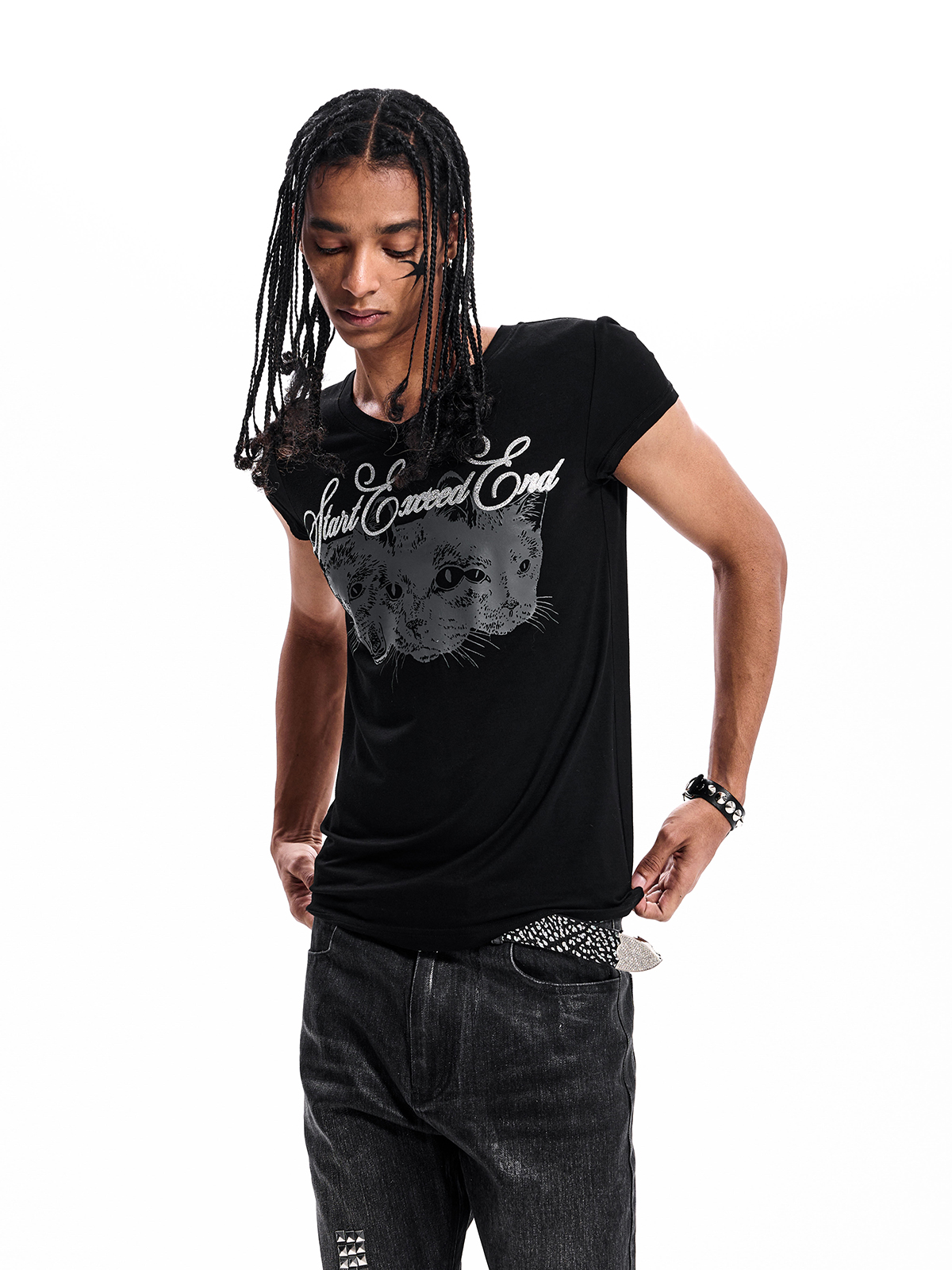BLACK PANTHER SCRIPT V-NECK TEE