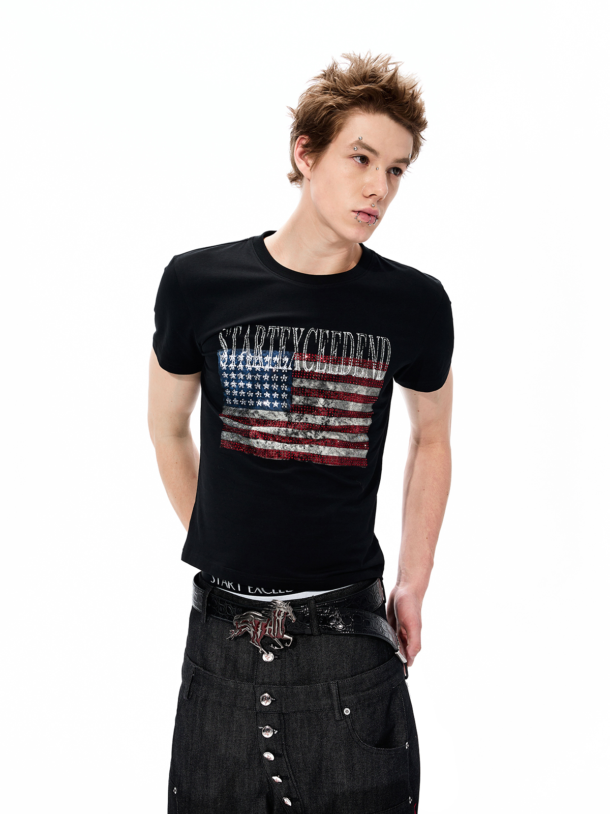 RHINESTONE DISTRESSED AMERICANA FLAG TEE