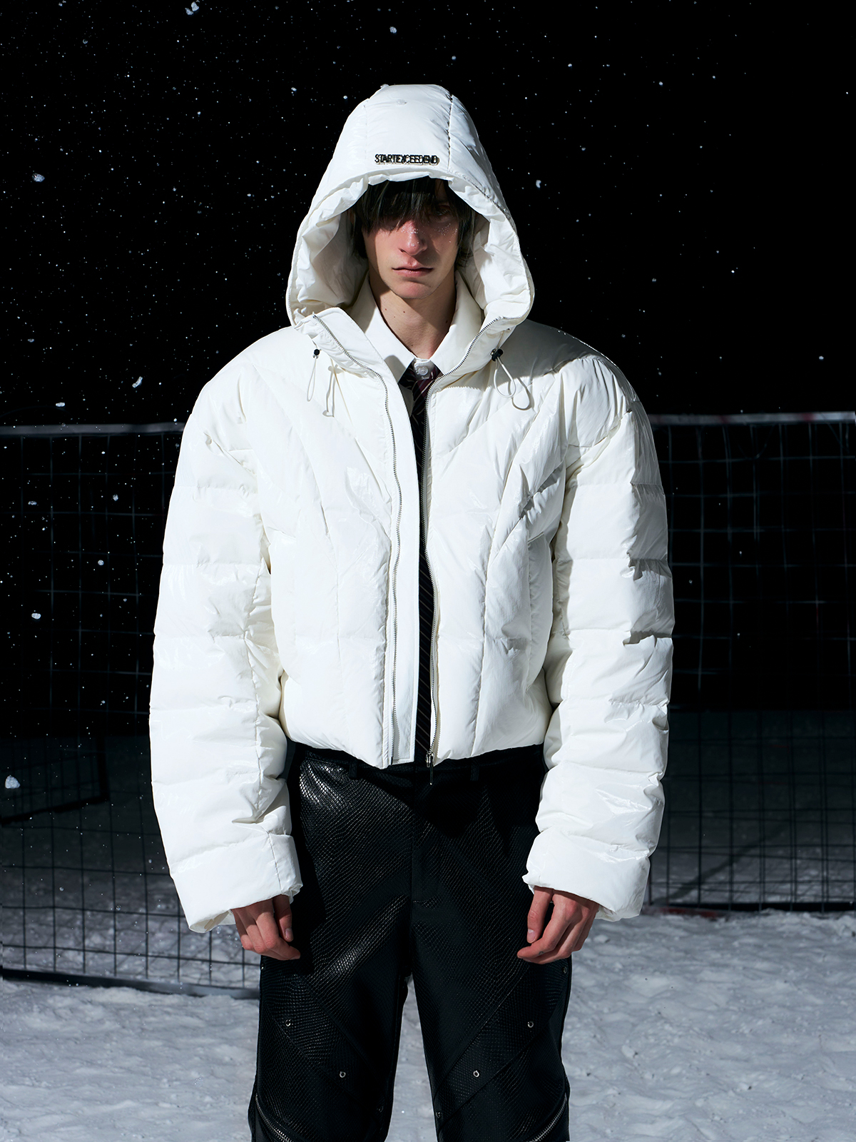 ARCTIC WHITE HIGH-GLOSS CROPPED HOODED PUFFER