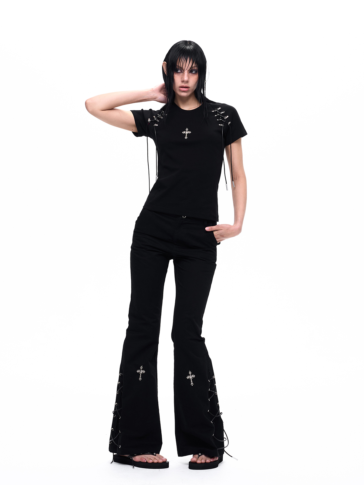 CROSS LACE-UP BUCKLE FITTED TEE