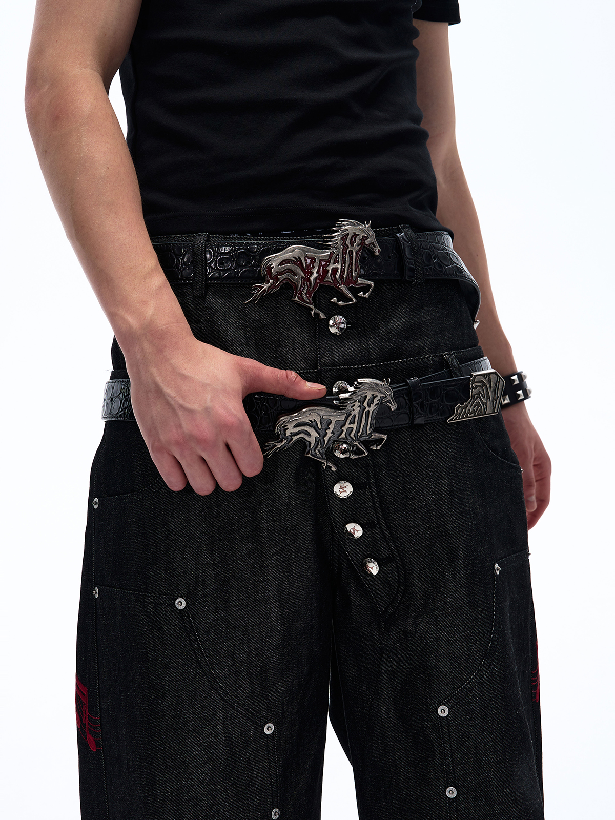 OVERSIZED WARHORSE BUCKLE CROC-EMBOSSED LEATHER BELT-ANTIQUE SILVER