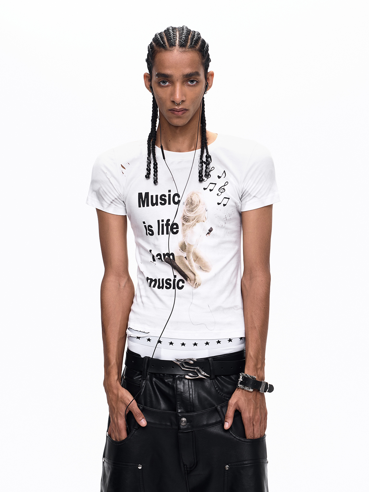 "MUSIC IS LIFE" DISTRESSED GRAPHIC TEE