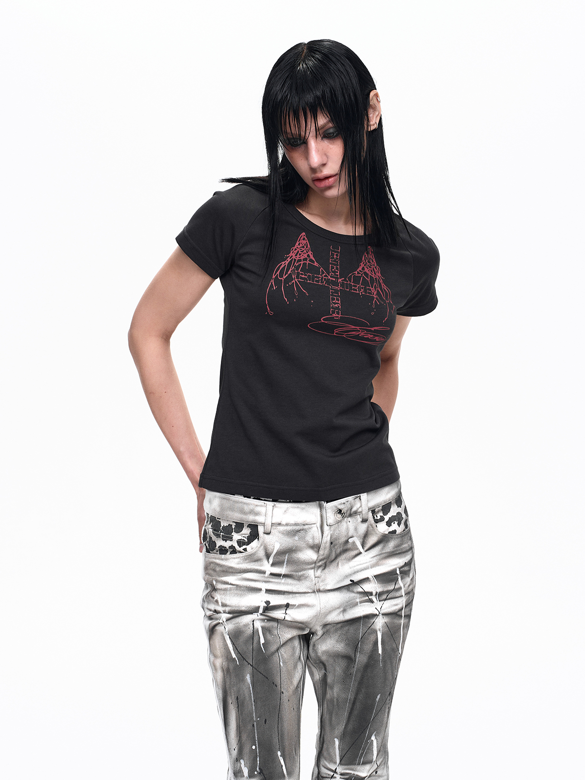 WINGED CROSS GRAPHIC FITTED TEE