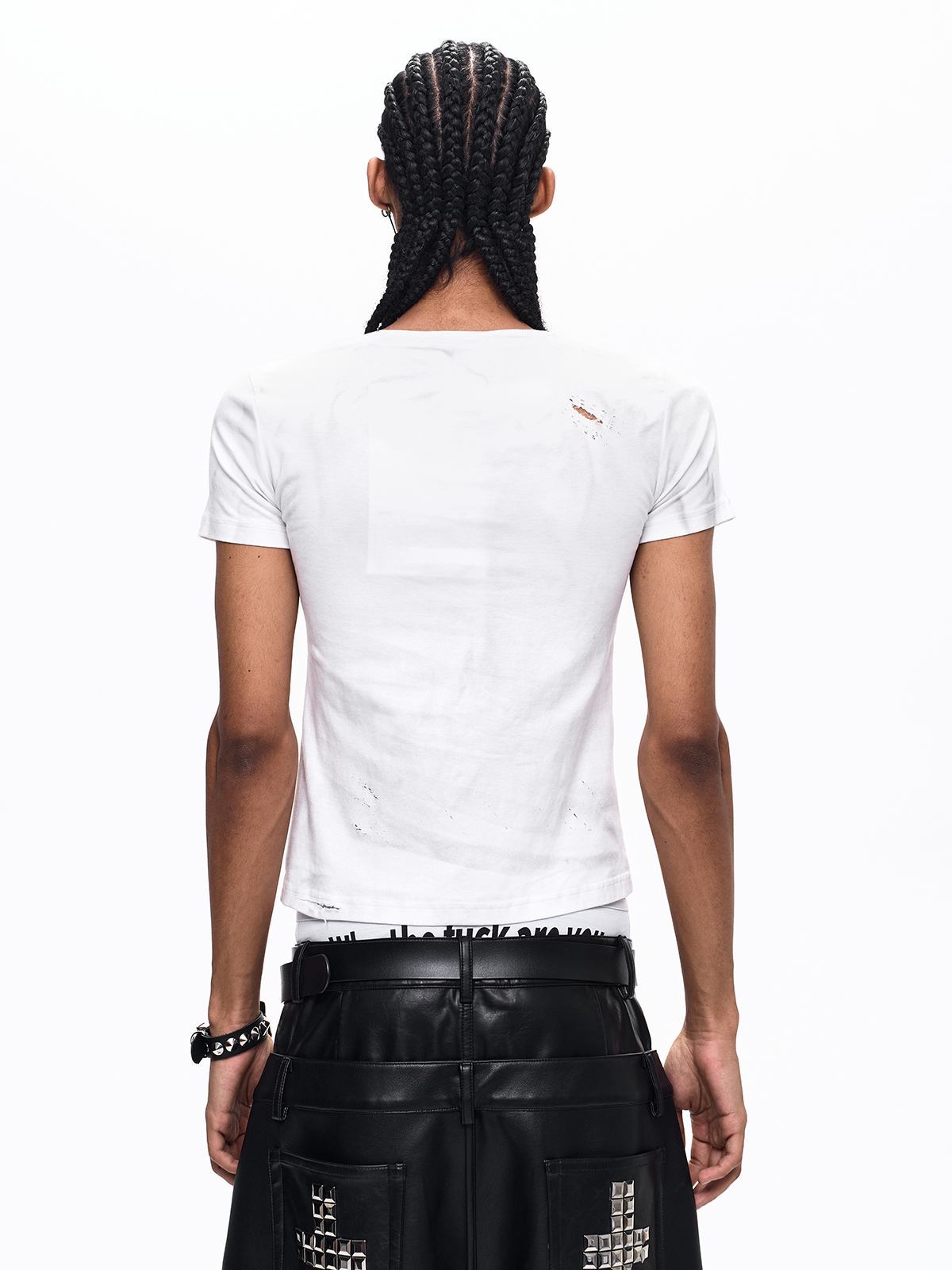 "MUSIC IS LIFE" DISTRESSED GRAPHIC TEE