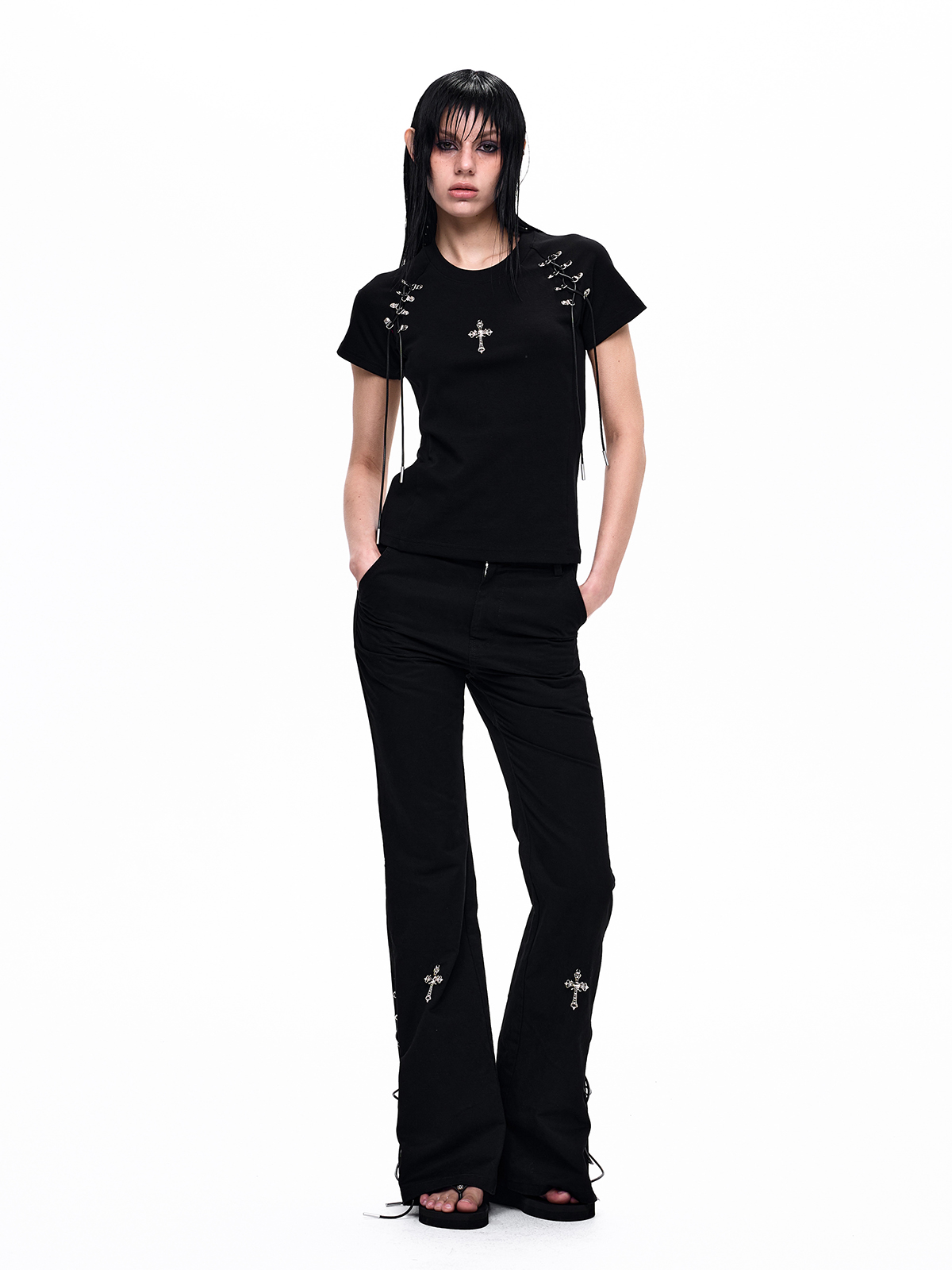 CROSS LACE-UP BUCKLE FITTED TEE