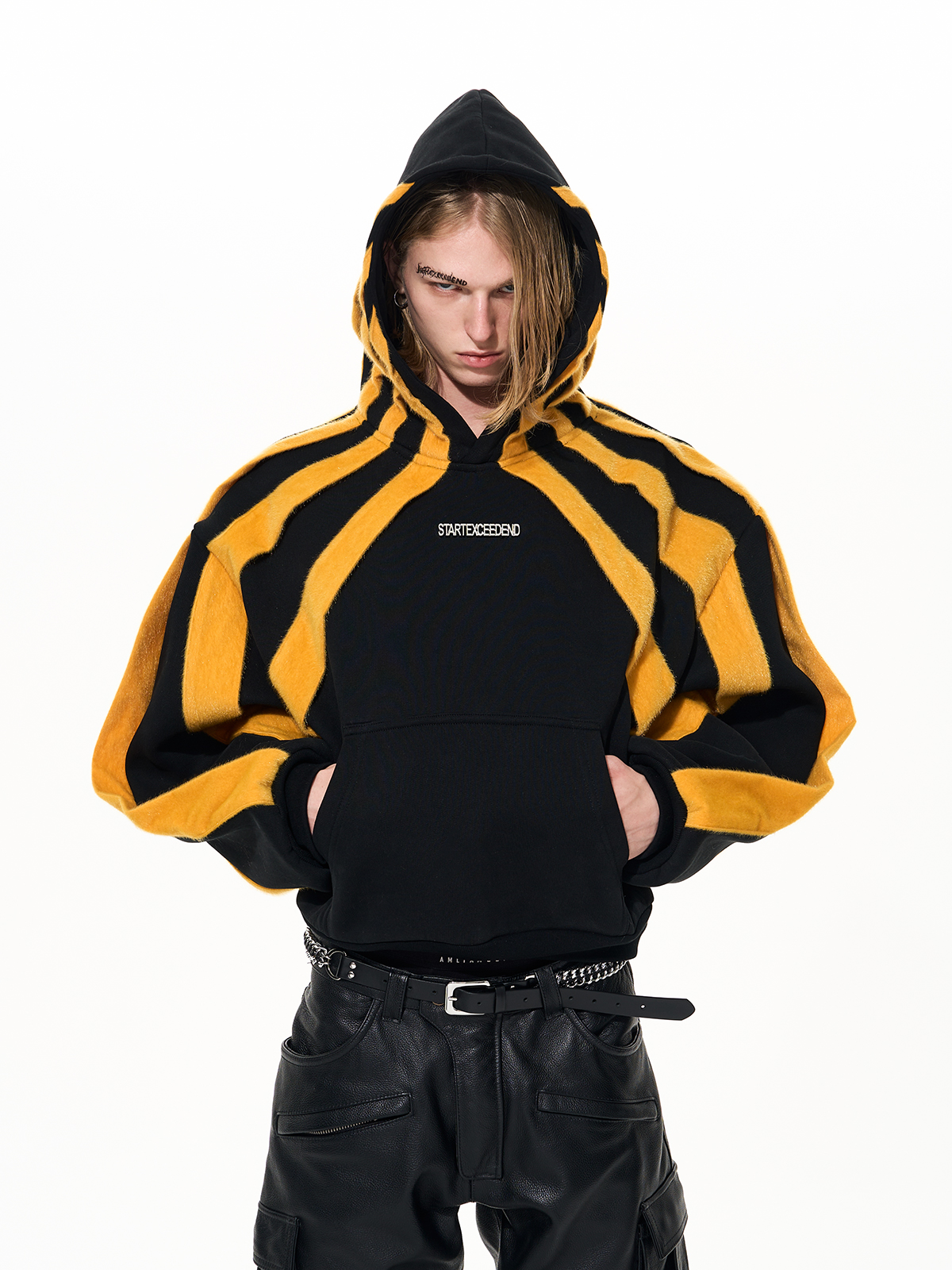 MIDNIGHT AMBER WEB CROPPED HOODIE