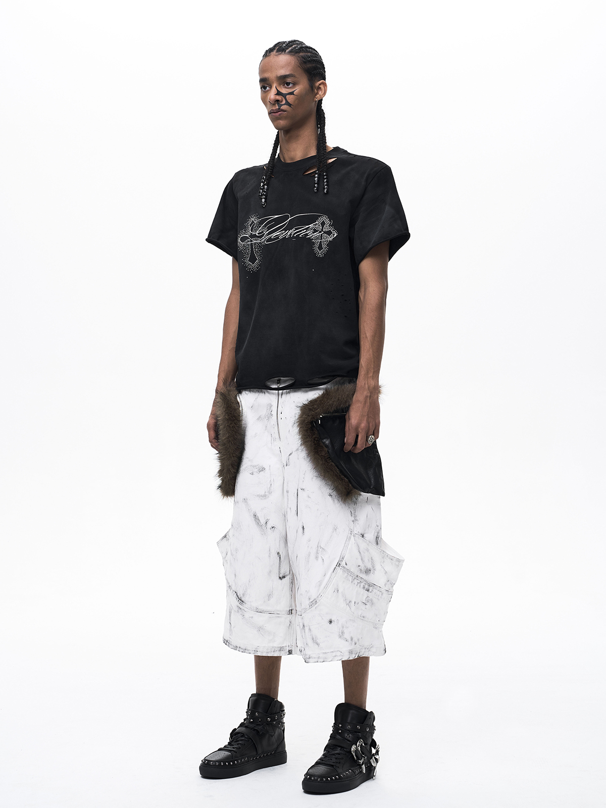 DECONSTRUCTED RHINESTONE CROSS MUD WASH TEE-BLACK