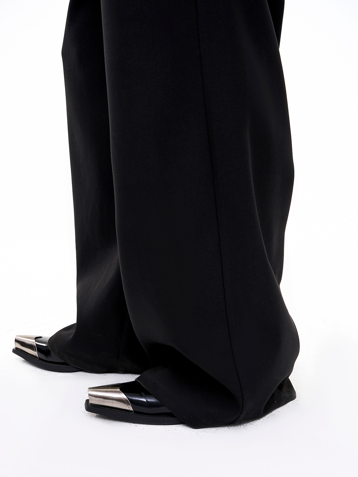 SCULPTED BROOCH-EMBELLISHED SUIT SET-BLACK