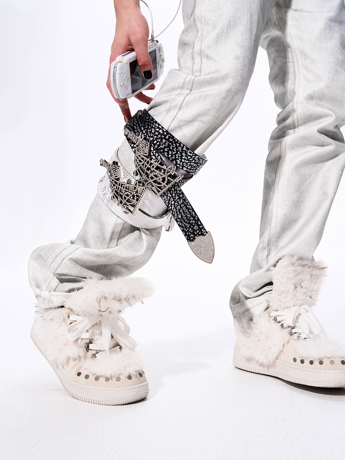 RHINESTONE MUSIC NOTE LEATHER BELT-WHITE