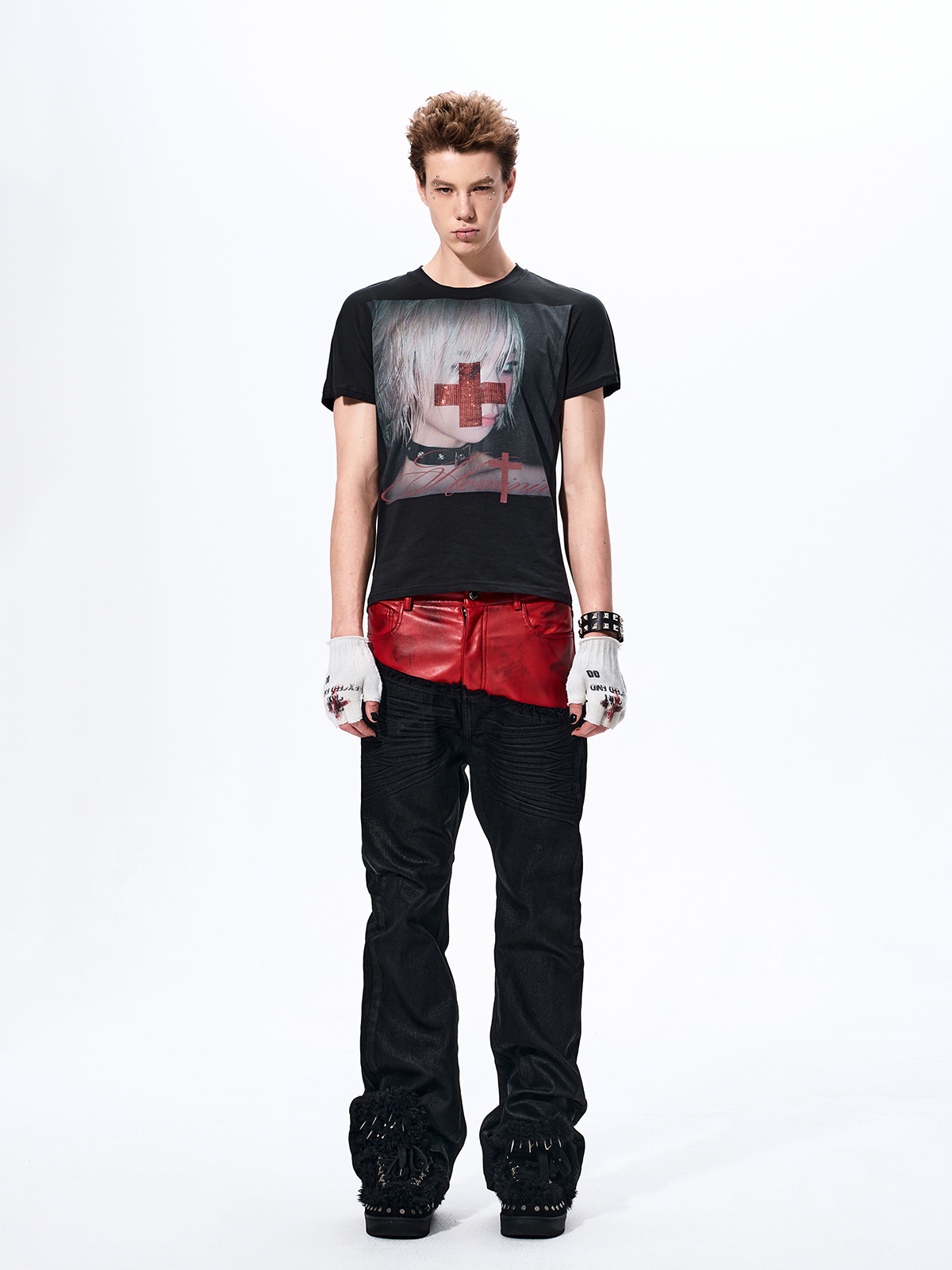 RHINESTONE CROSS PORTRAIT TEE-BLACK