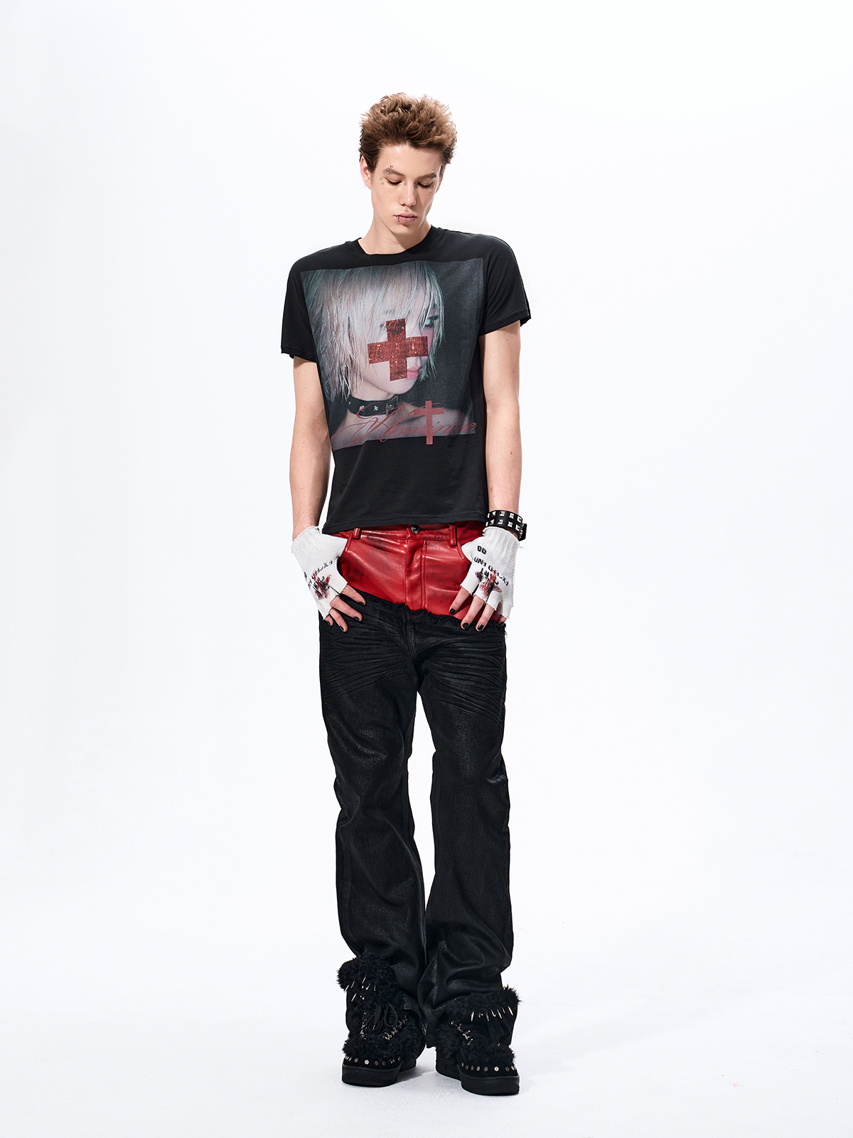 RHINESTONE CROSS PORTRAIT TEE-BLACK