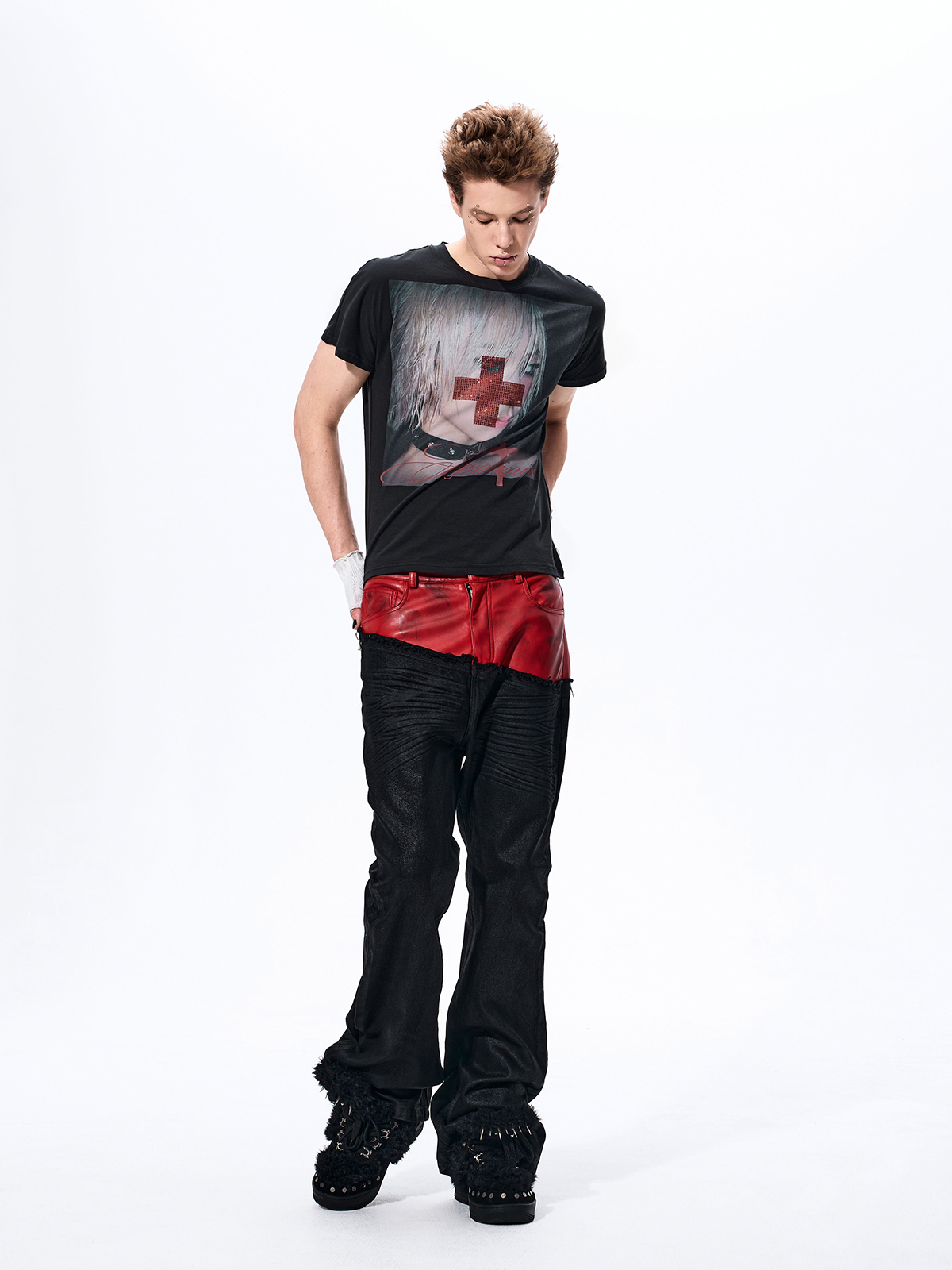 RHINESTONE CROSS PORTRAIT TEE-BLACK