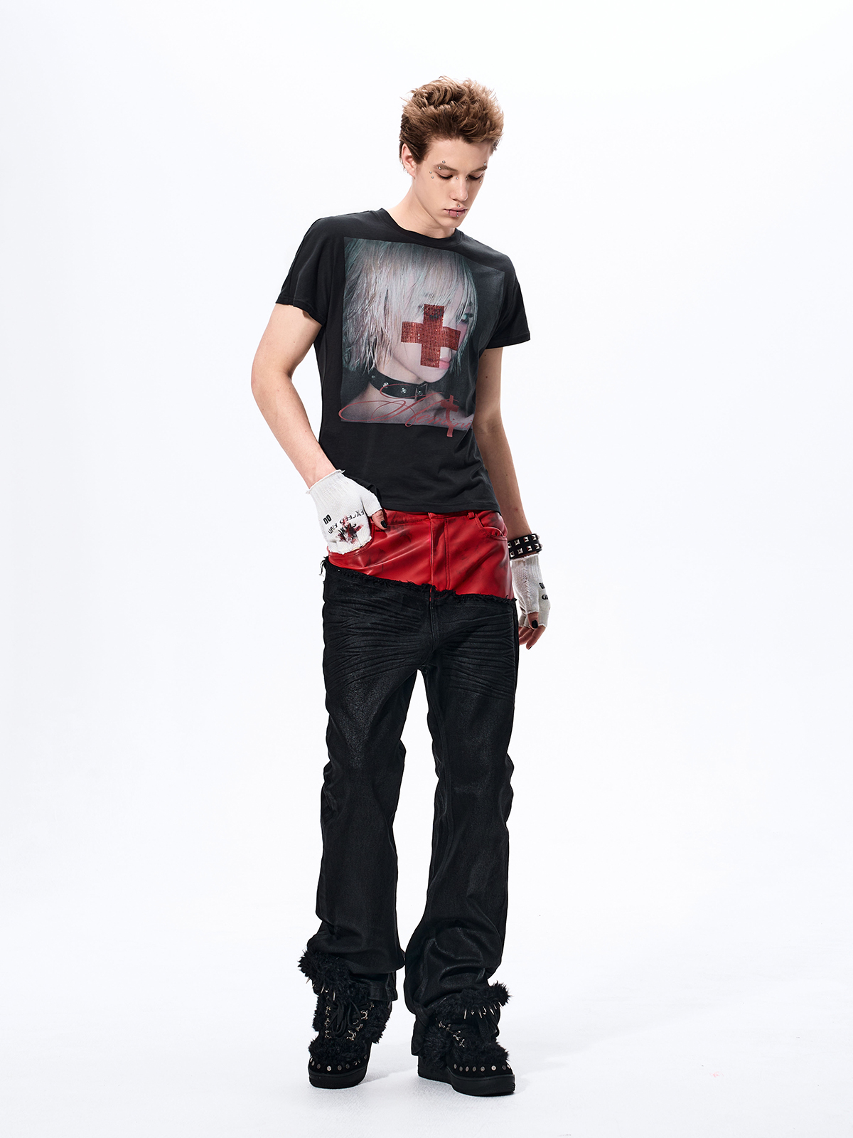 RHINESTONE CROSS PORTRAIT TEE-BLACK