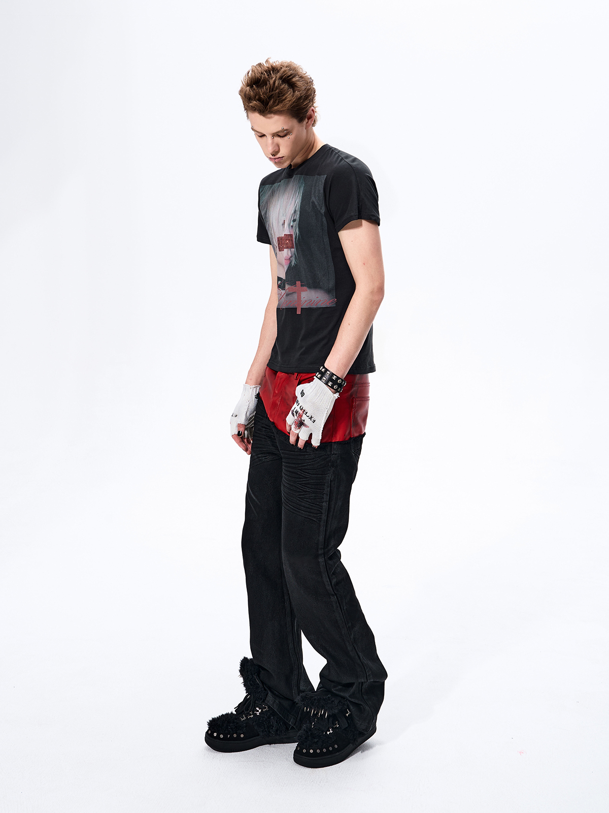 RHINESTONE CROSS PORTRAIT TEE-BLACK
