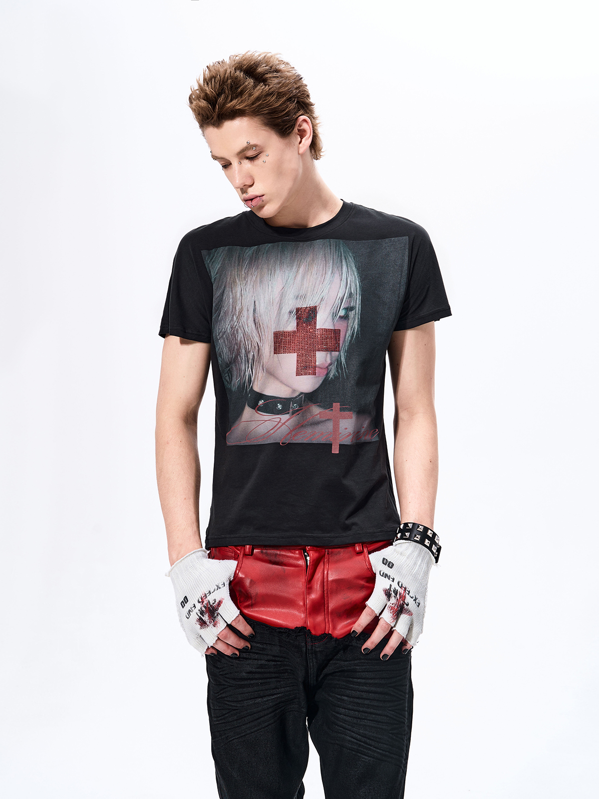 RHINESTONE CROSS PORTRAIT TEE-BLACK