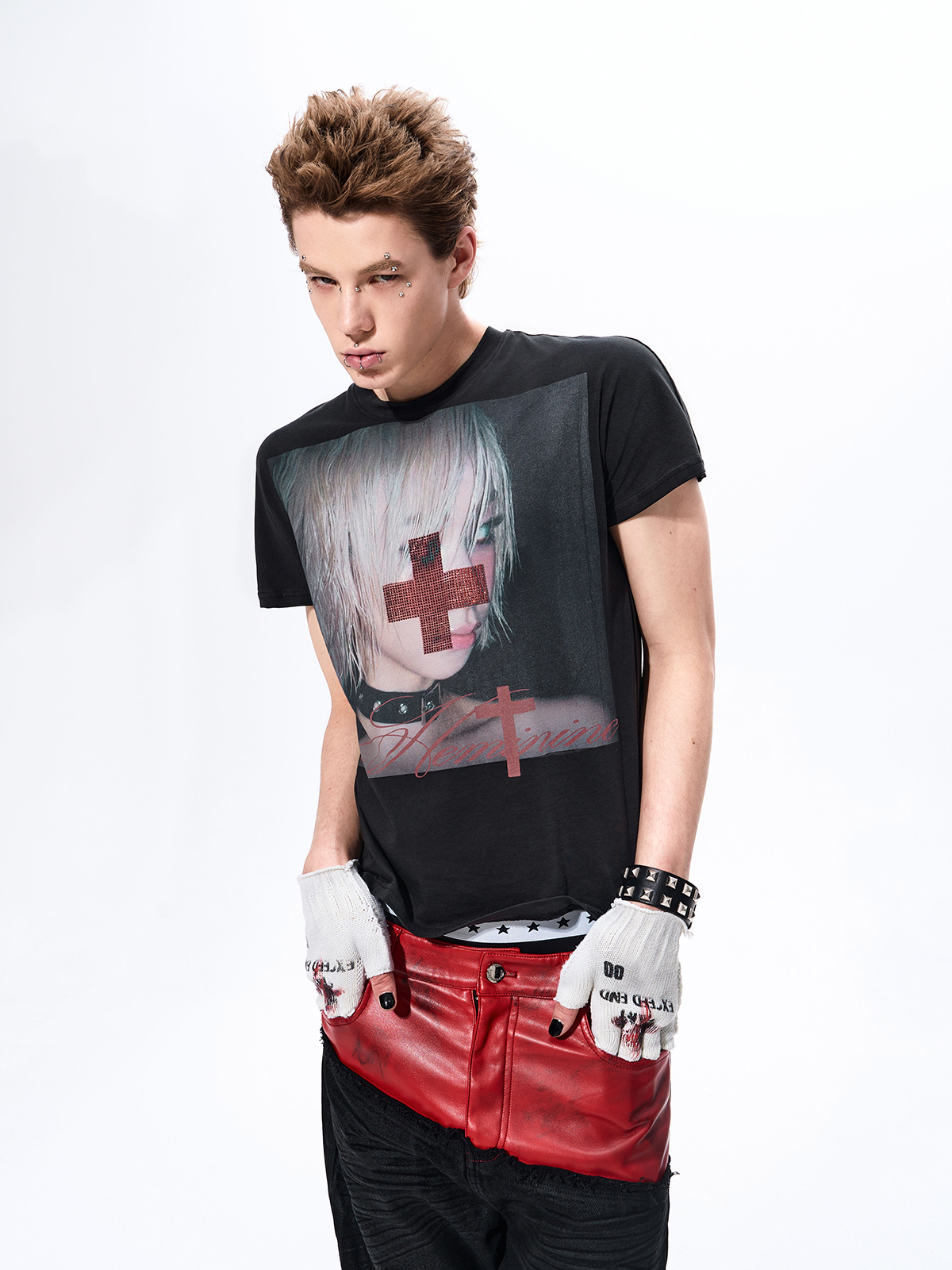 RHINESTONE CROSS PORTRAIT TEE-BLACK