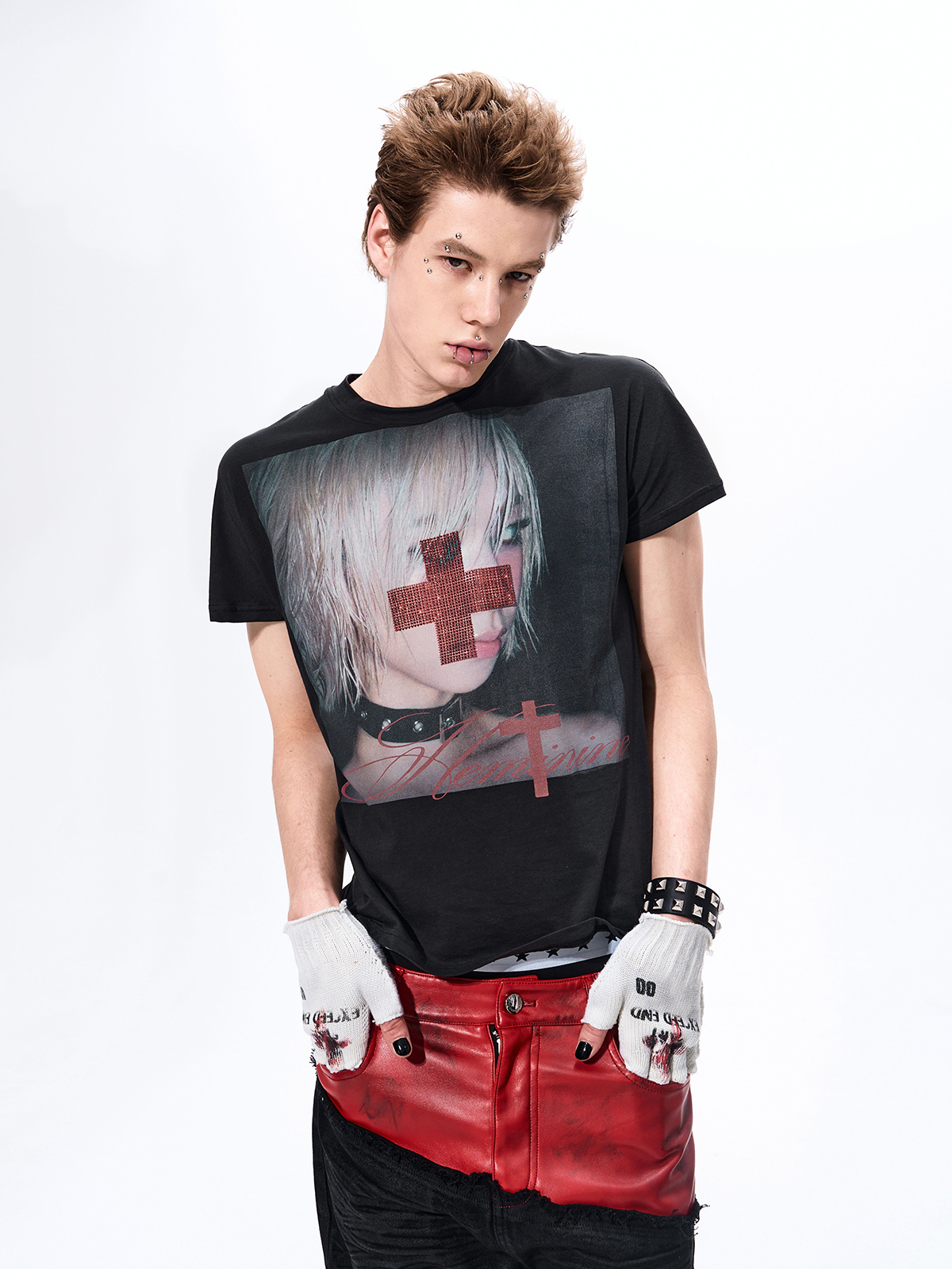 RHINESTONE CROSS PORTRAIT TEE-BLACK