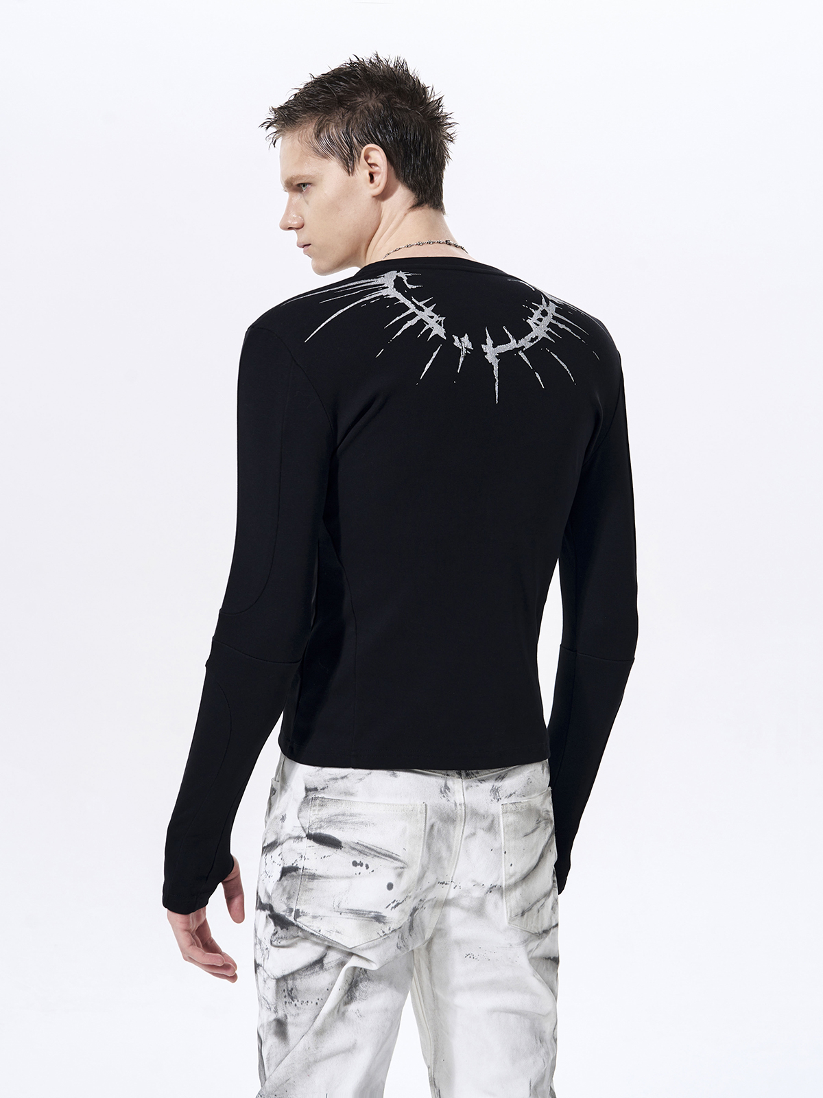 METALLIC HALO GRAPHIC THUMBHOLE LONGSLEEVE-BLACK