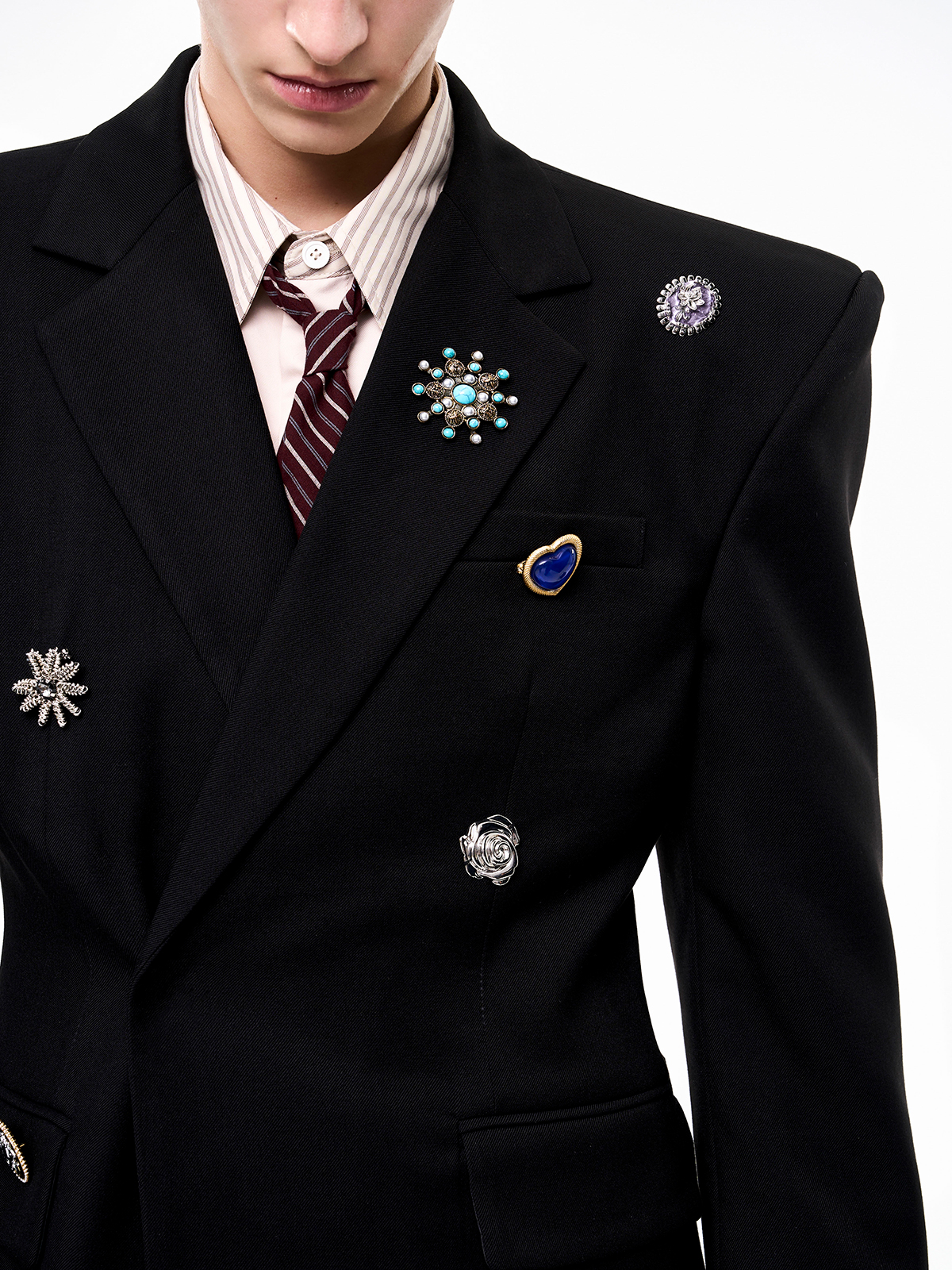 SCULPTED BROOCH-EMBELLISHED SUIT SET-BLACK