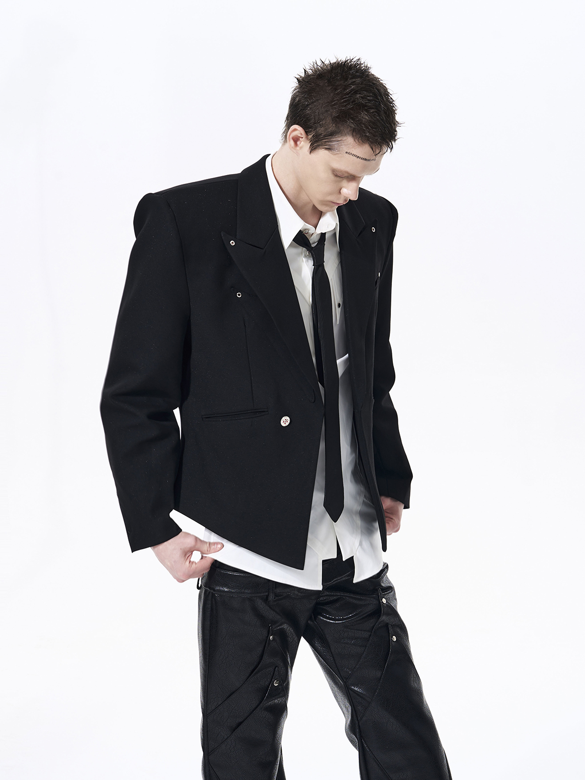 STRUCTURED ASYMMETRICAL CROPPED BLAZER-BLACK
