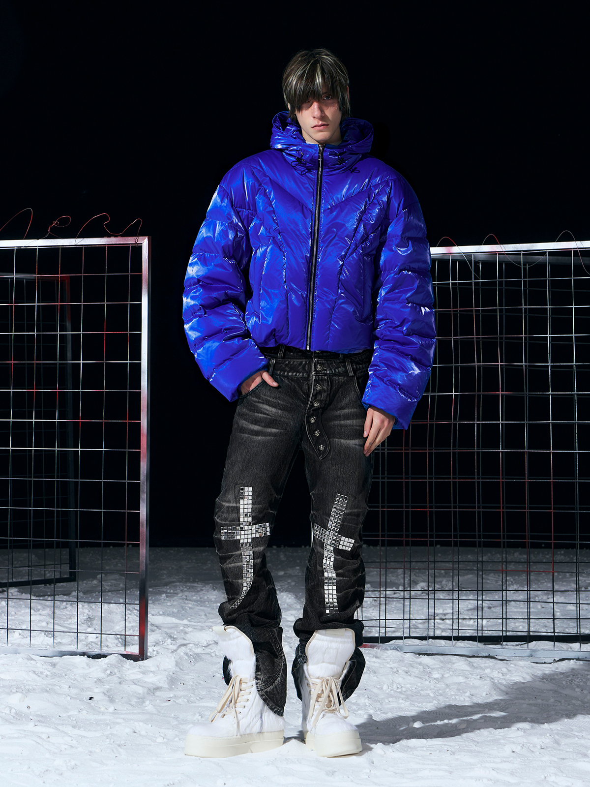 ELECTRIC BLUE HIGH-GLOSS CROPPED HOODED PUFFER