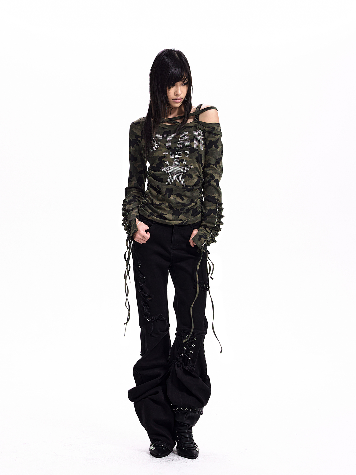 CAMO LACE-UP OFF-SHOULDER TEE