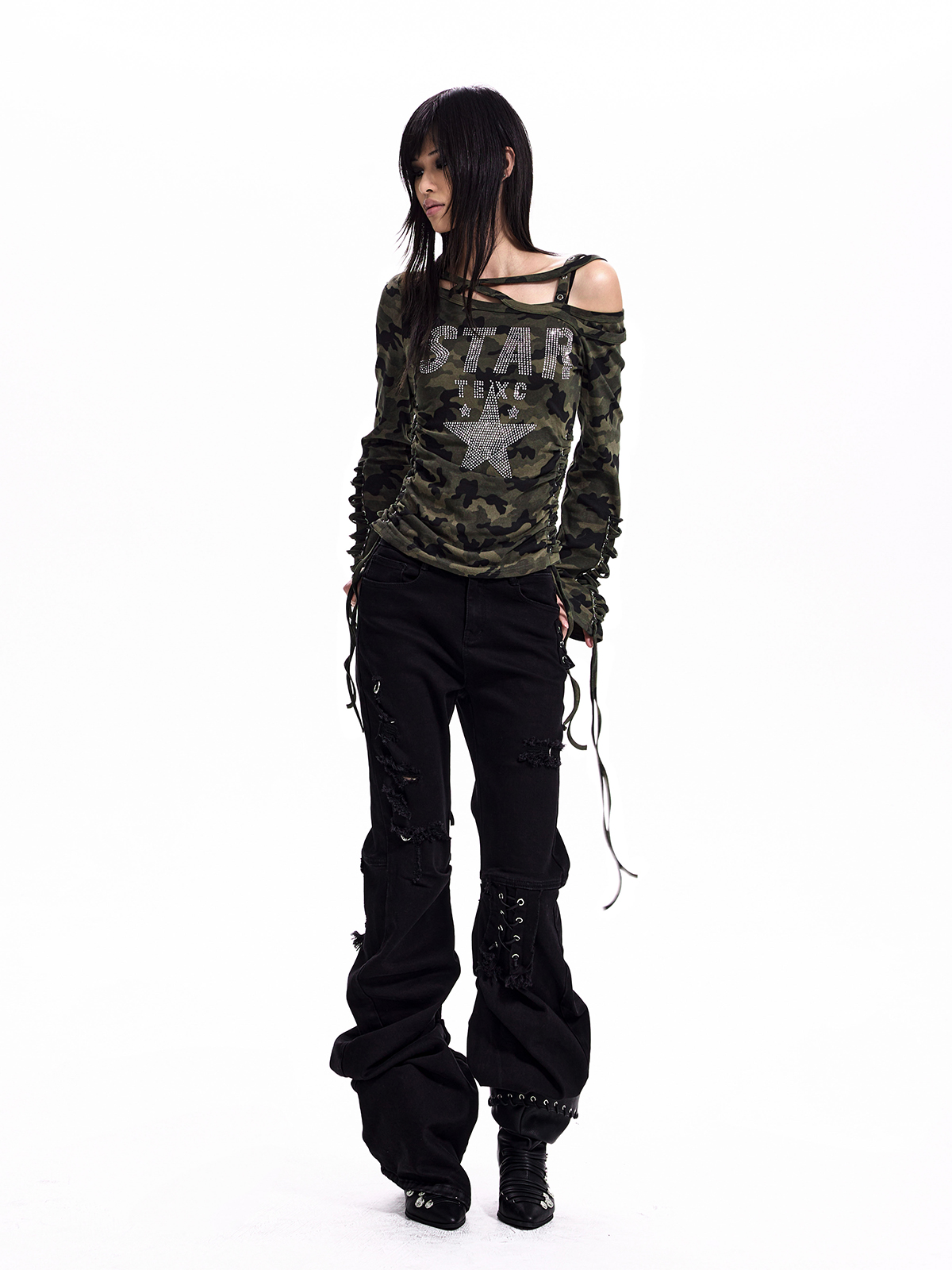 CAMO LACE-UP OFF-SHOULDER TEE