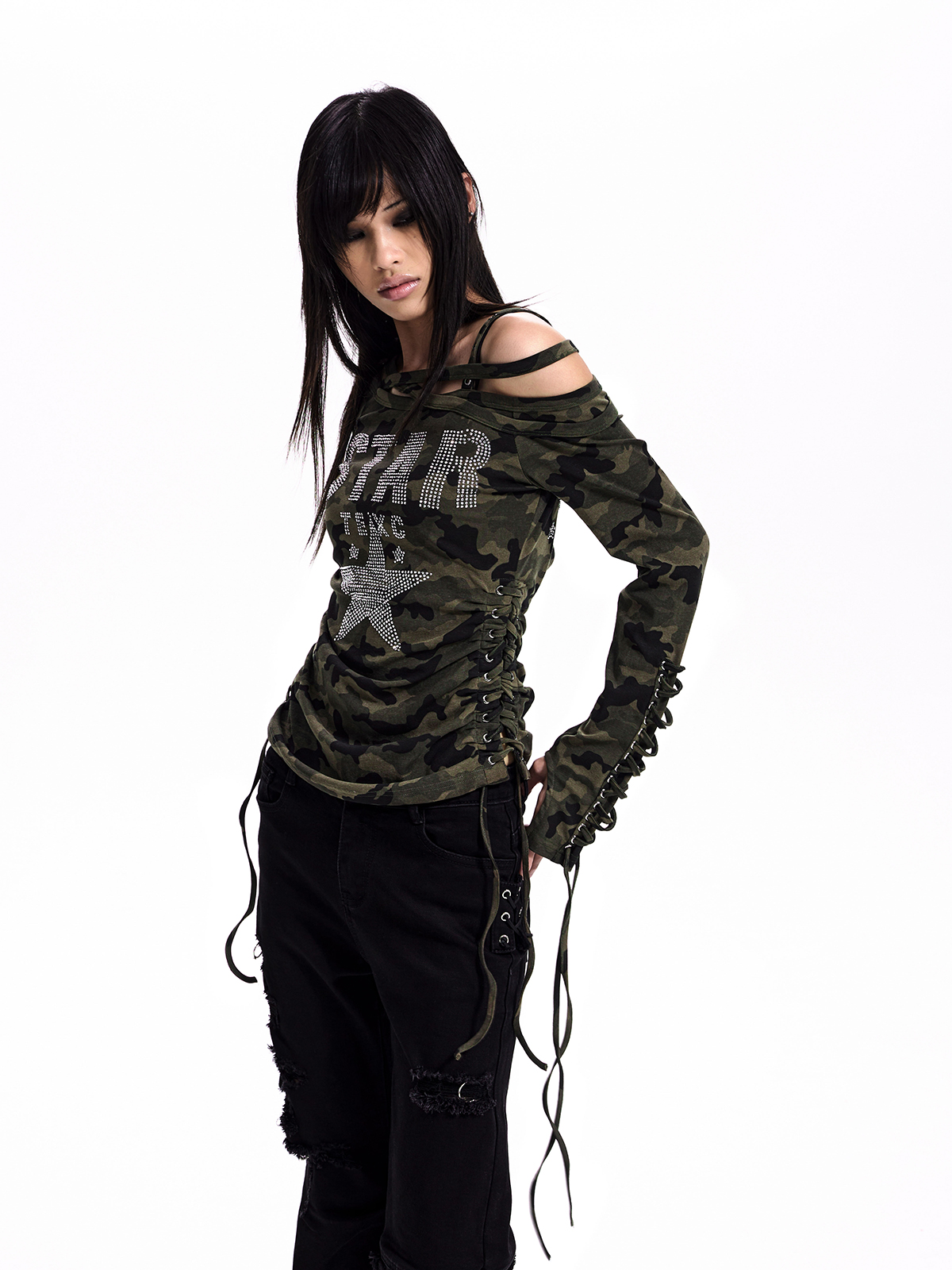 CAMO LACE-UP OFF-SHOULDER TEE