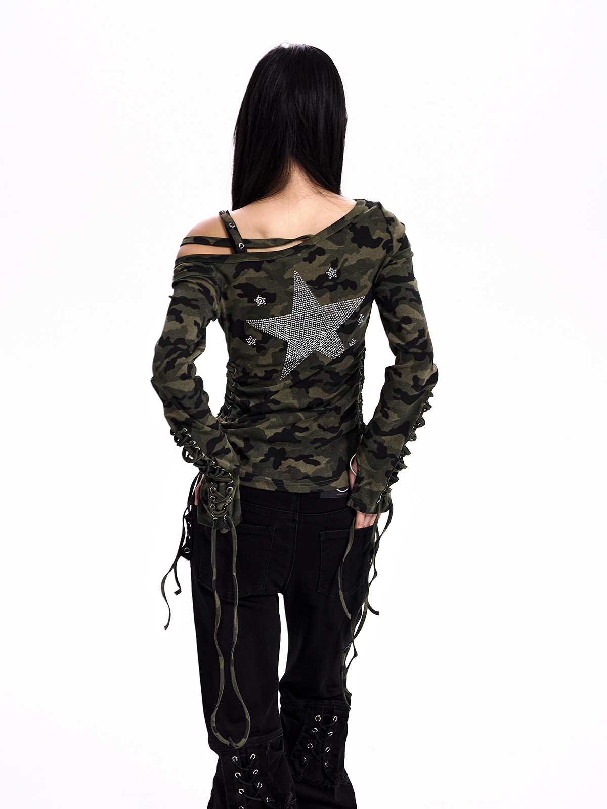CAMO LACE-UP OFF-SHOULDER TEE