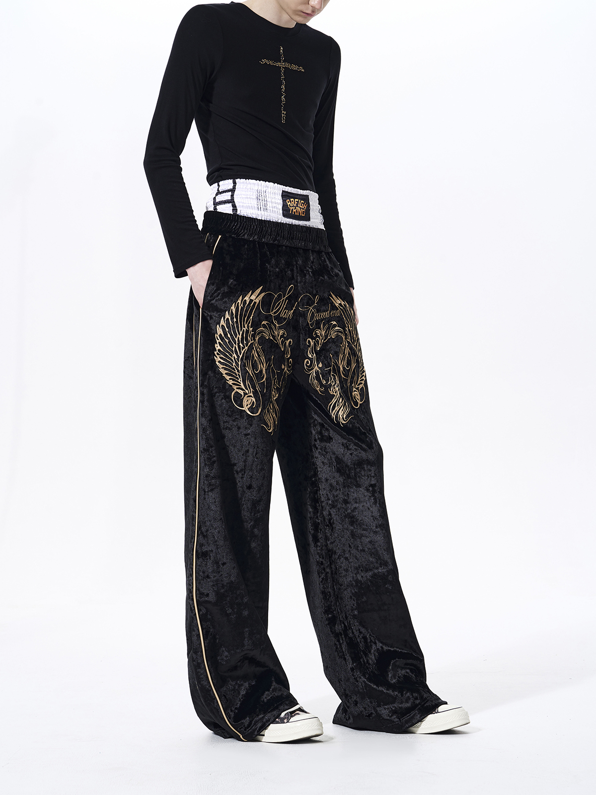 CRUSHED VELVET EMBROIDERED TRACKSUIT SET-BLACK