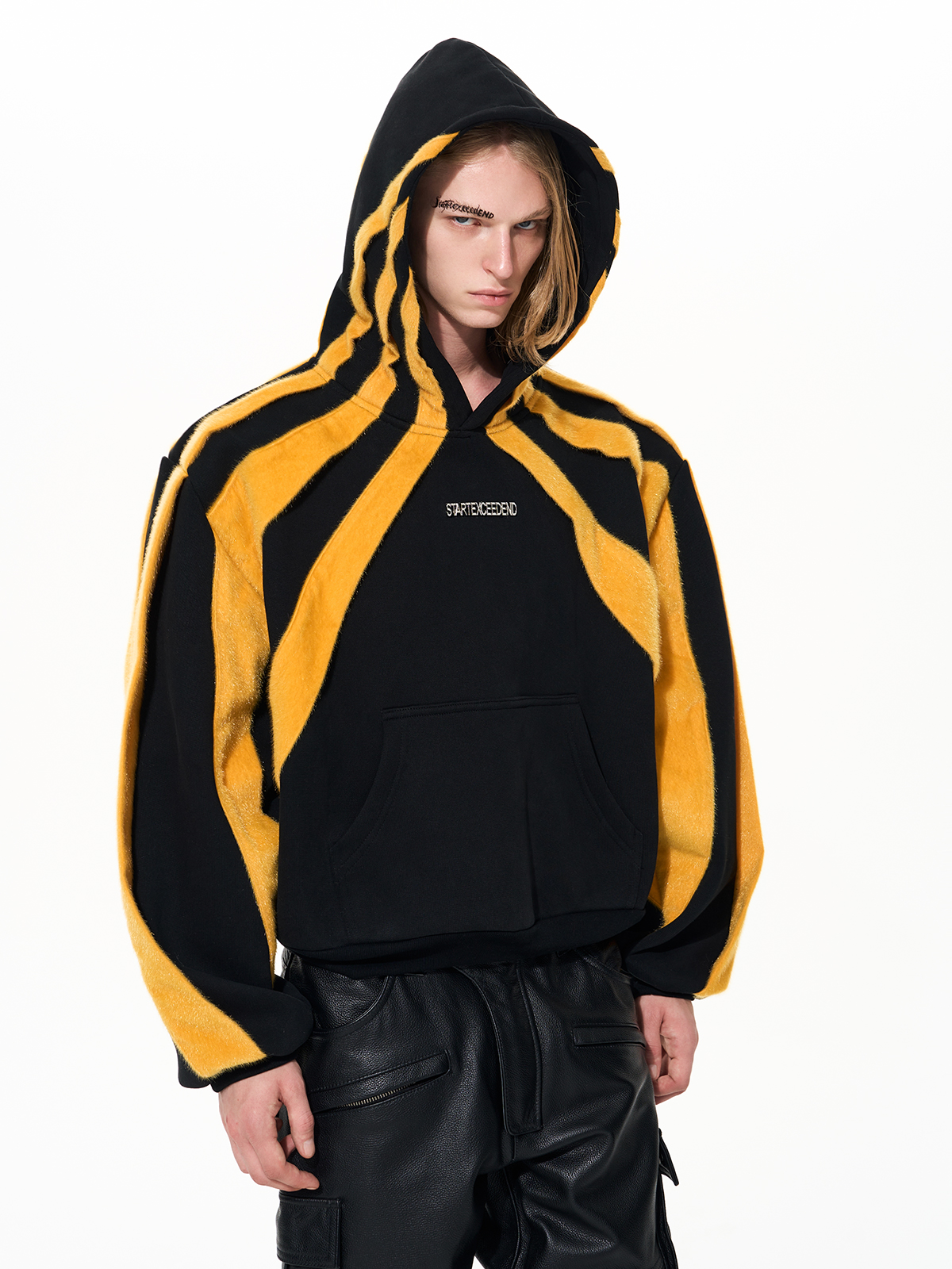 MIDNIGHT AMBER WEB CROPPED HOODIE