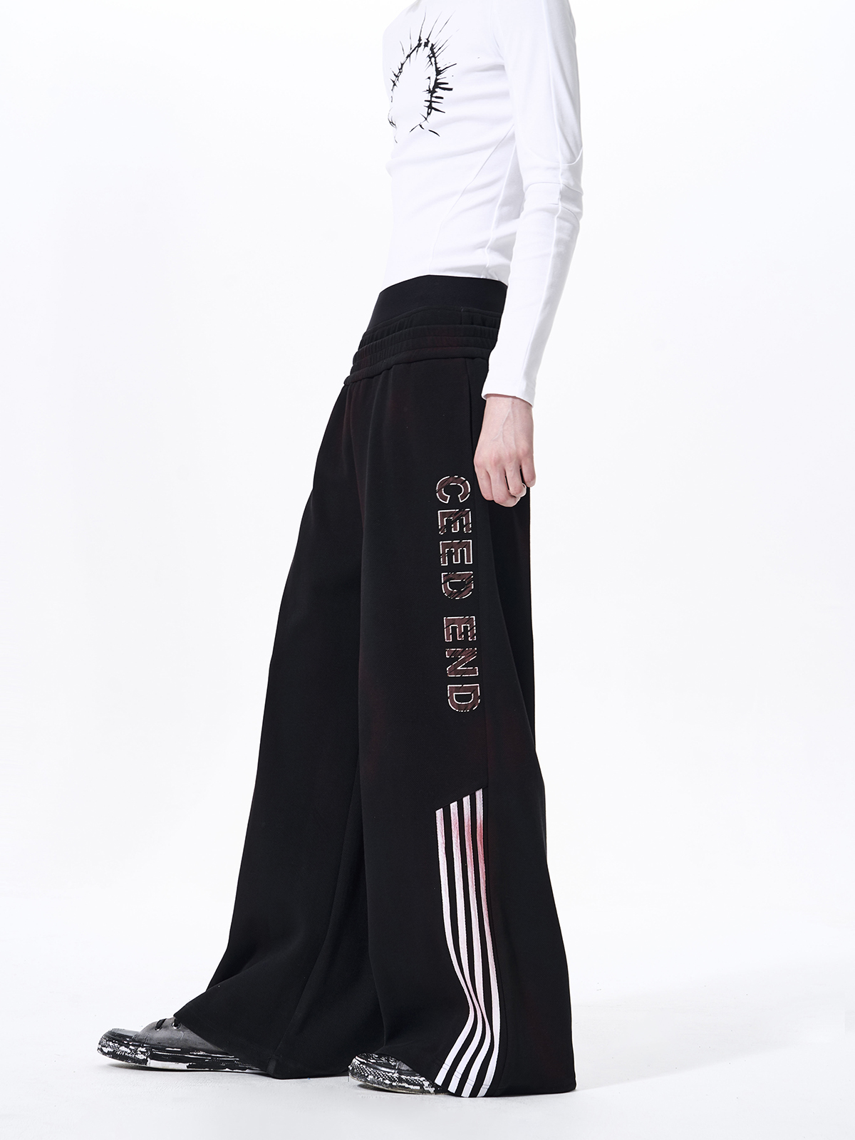 DISTRESSED MOTO BADGE 4-STRIPE TRACKSUIT SET-BLACK